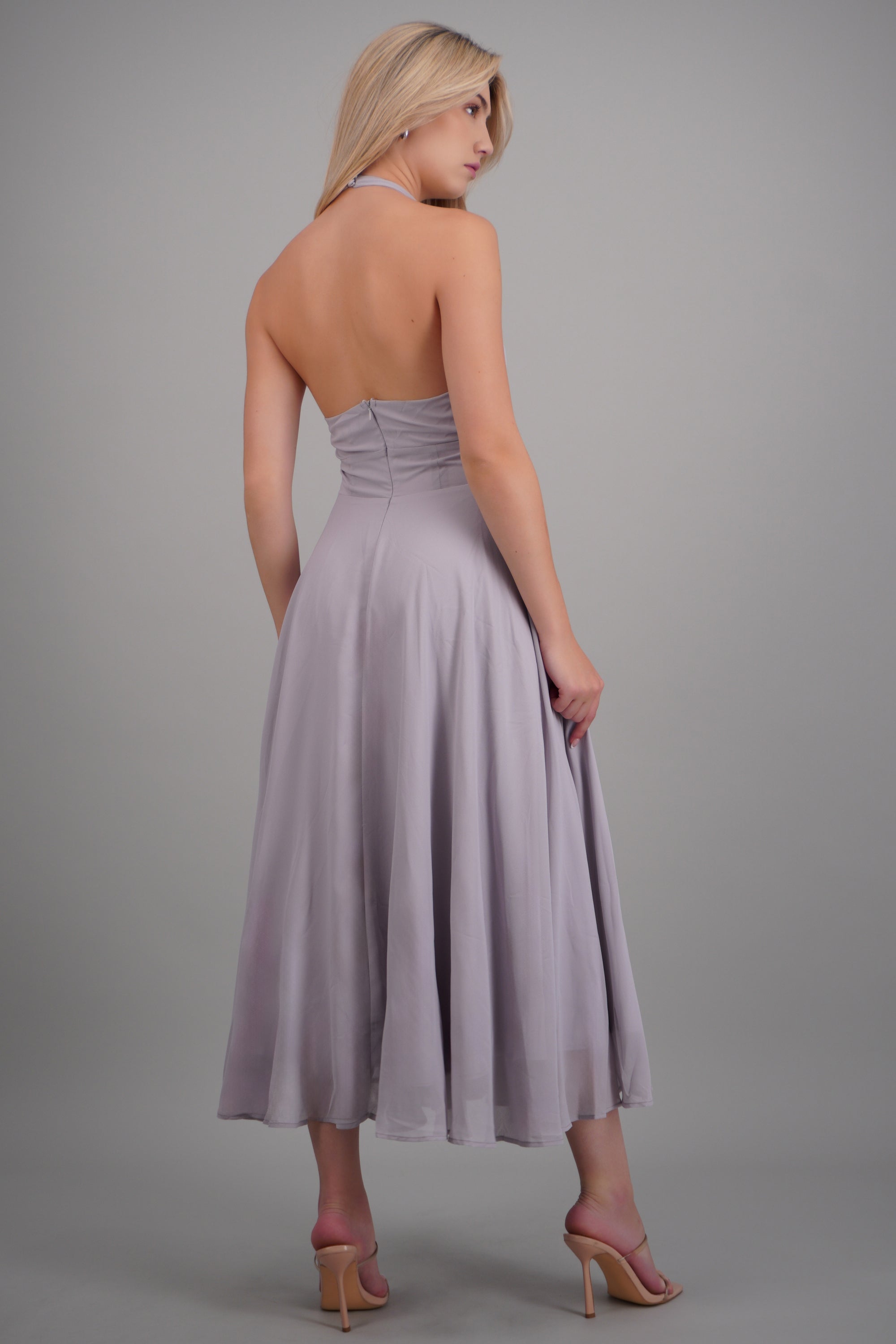 vestido midi halter escote v GRIS CLARO