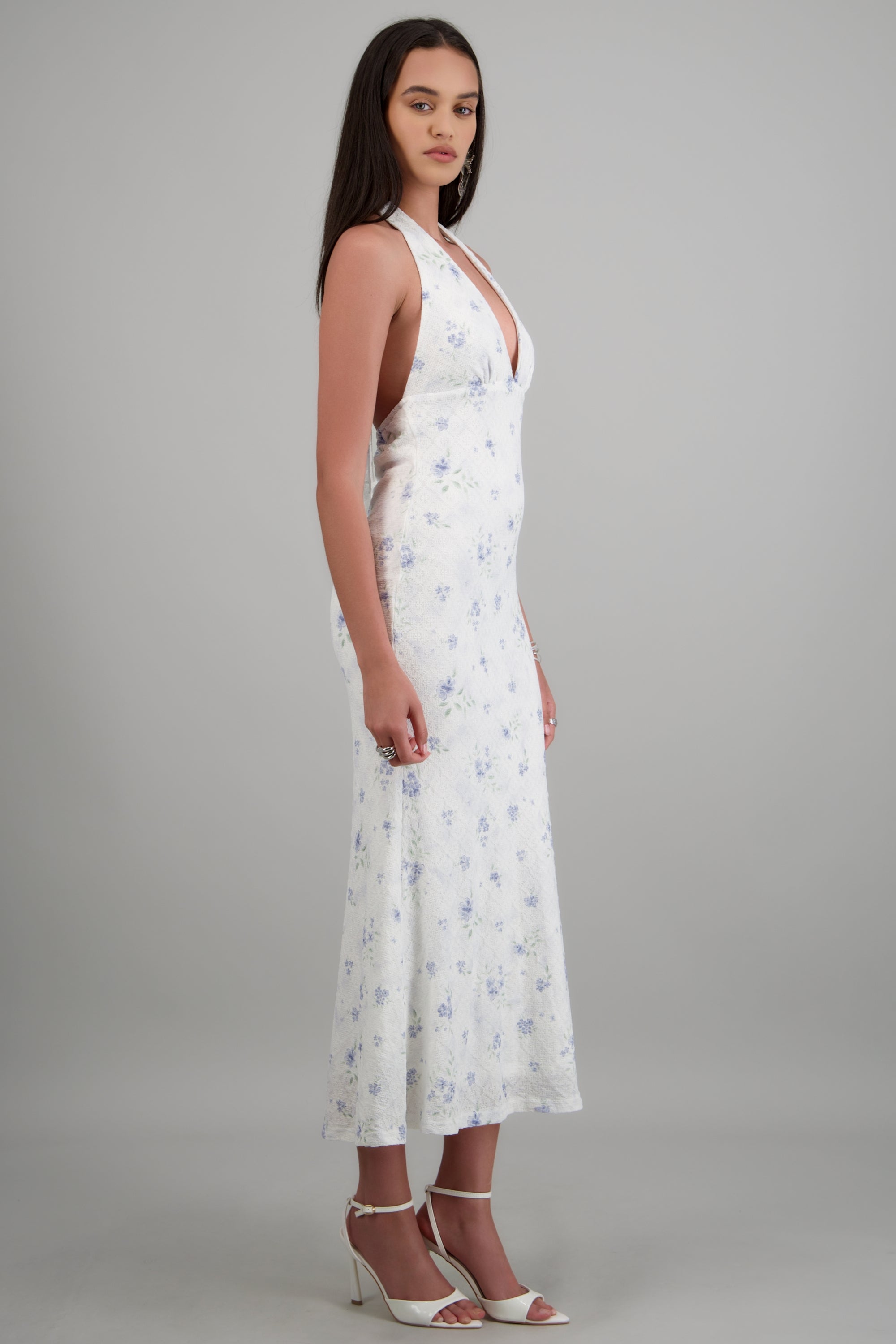 Vestido maxi amarre halter textura flores BLANCO COMBO