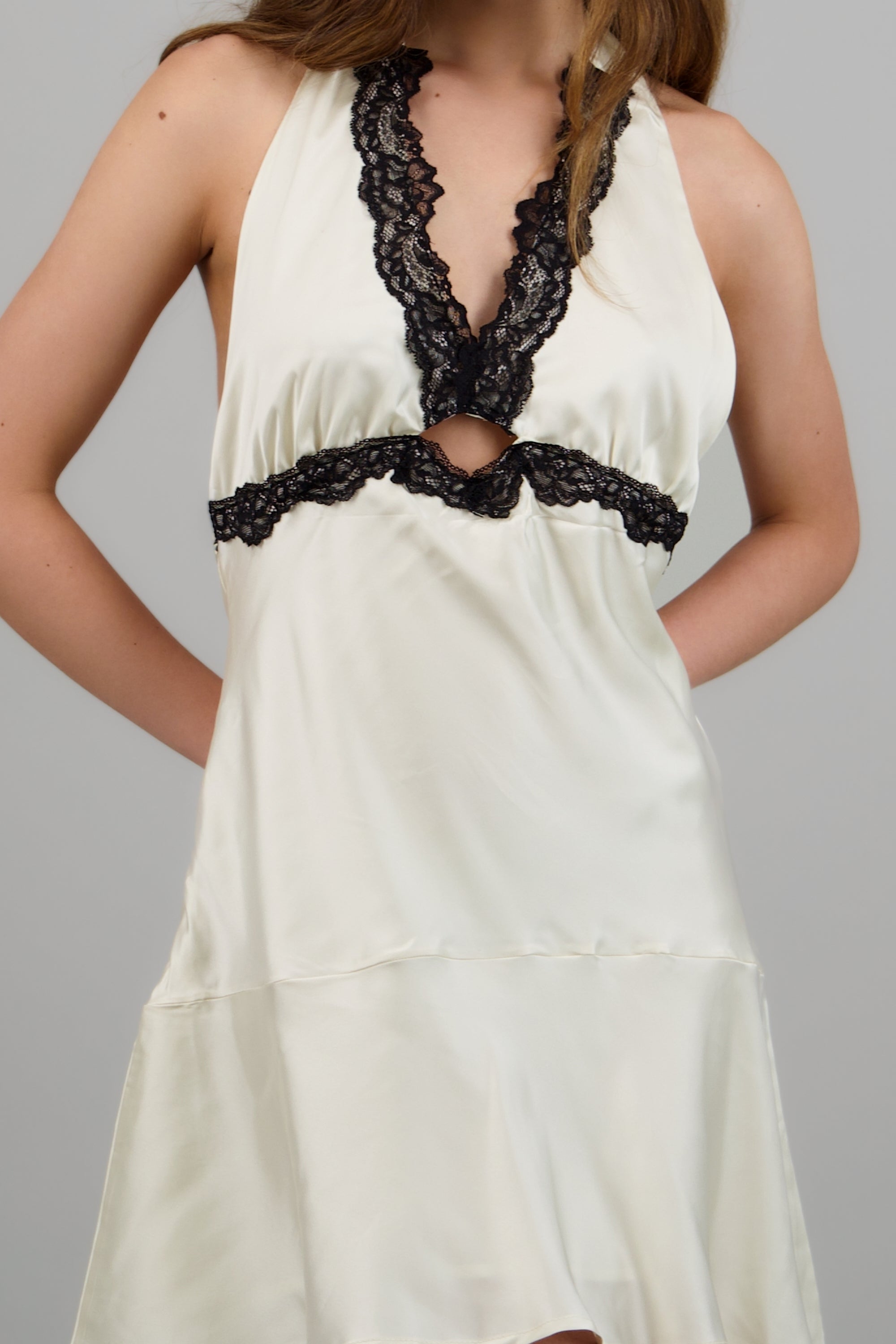 Vestido halter con encaje CREMA