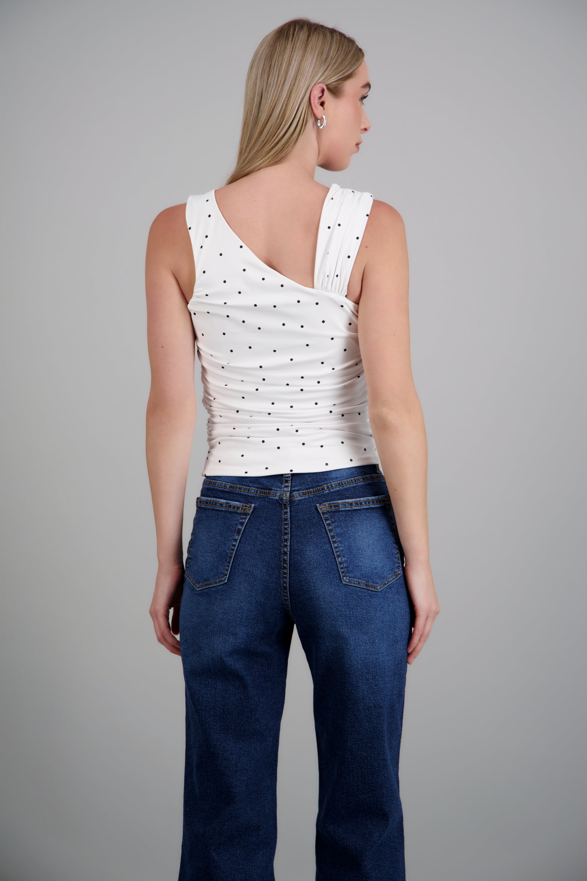 Top drapeado asimetrico polka dots BLANCO COMBO