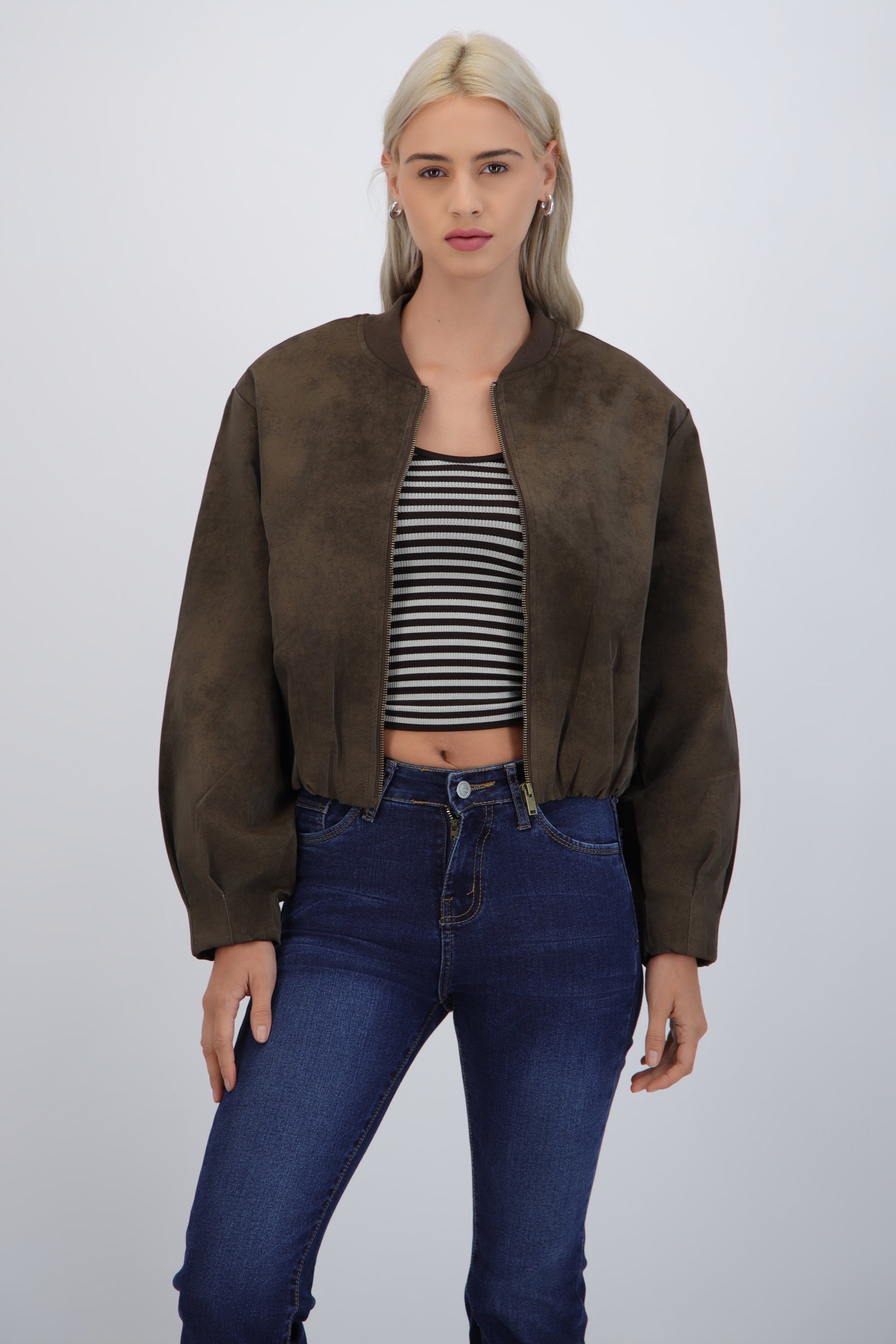 Chamarra bomber con contraste en cuello