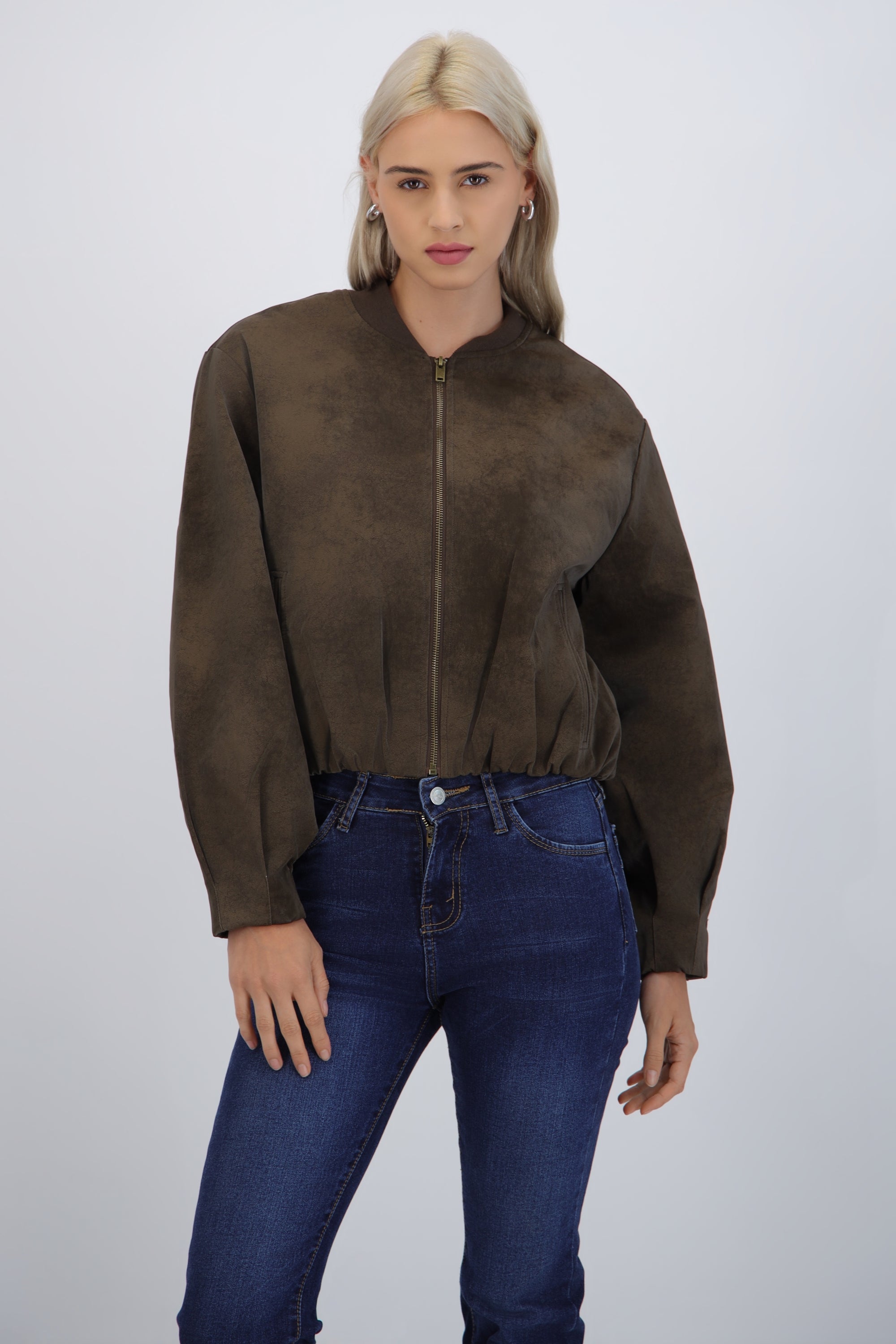 Chamarra bomber con contraste en cuello