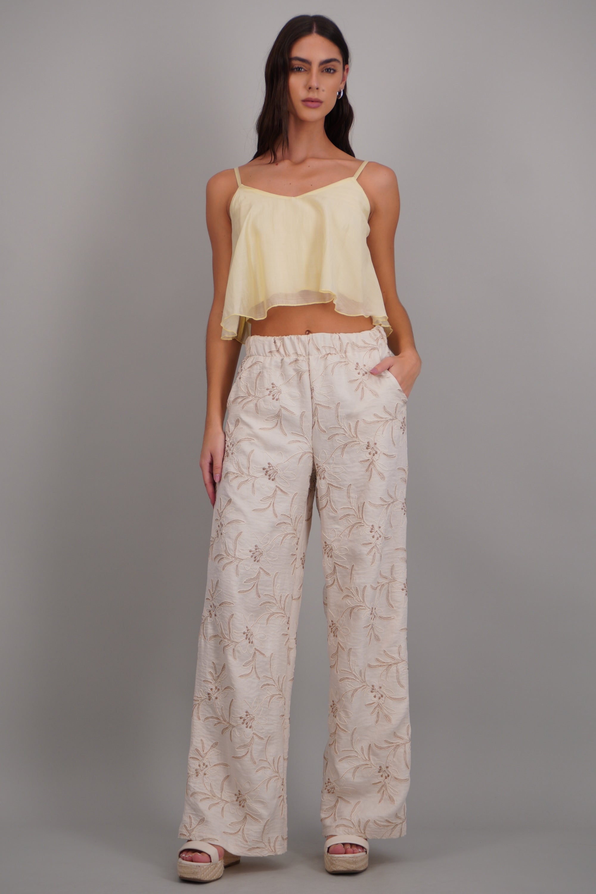 Pantalon recto detalle bordado BEIGE