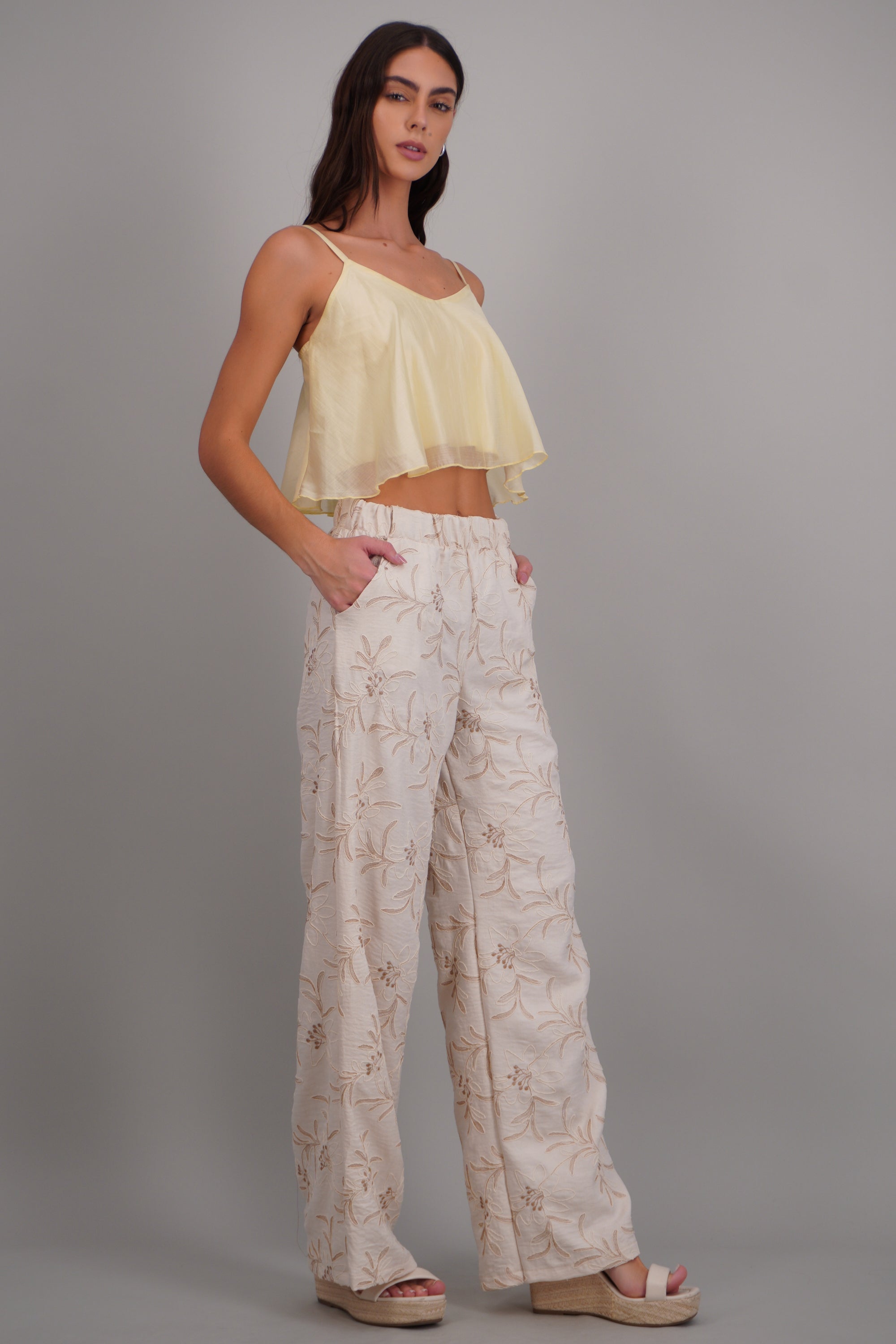 Pantalon recto detalle bordado BEIGE