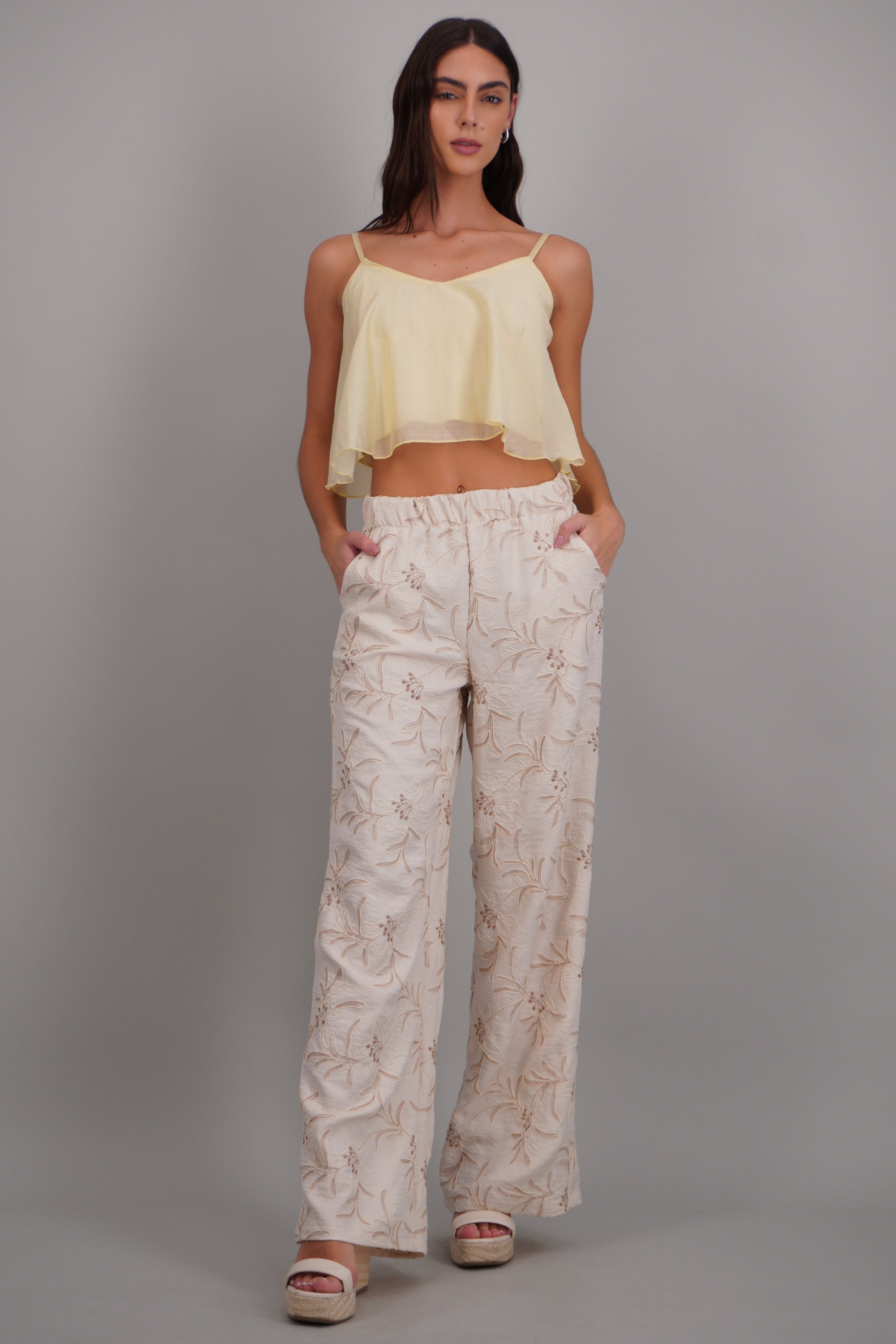 Pantalon recto detalle bordado BEIGE