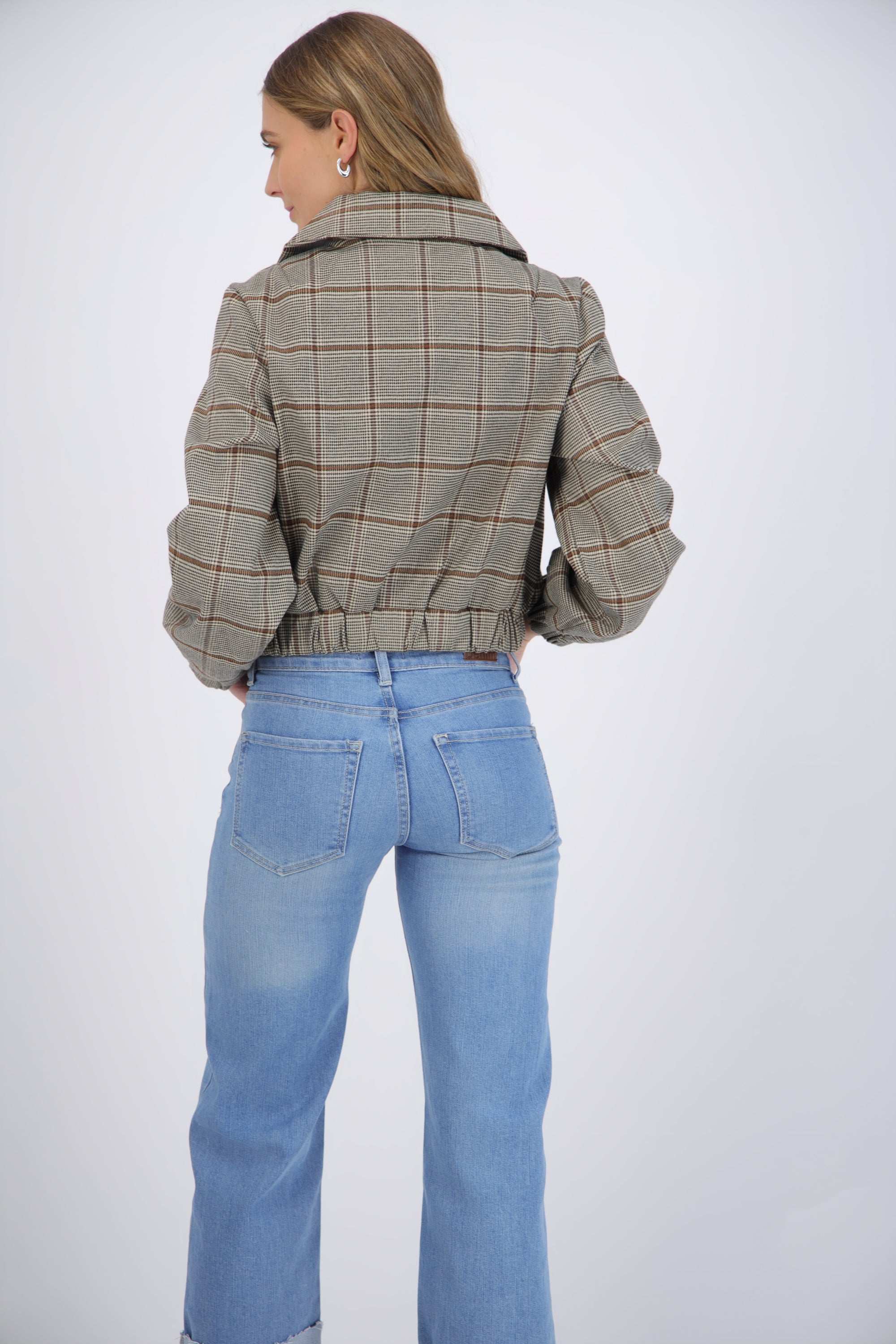 Chamarra bomber cuadros con bolsas parche