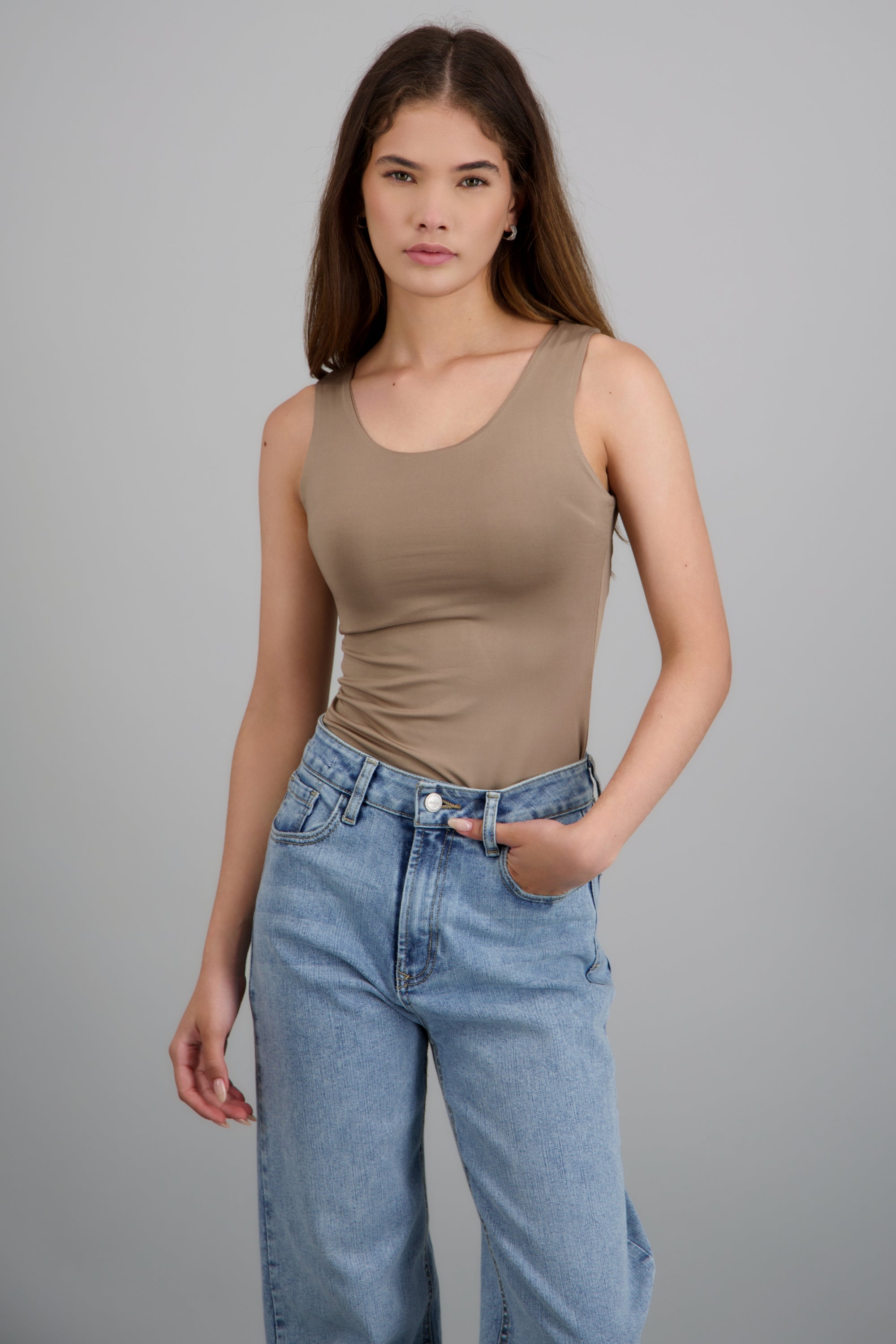 Body sin mangas cuello redondo BEIGE