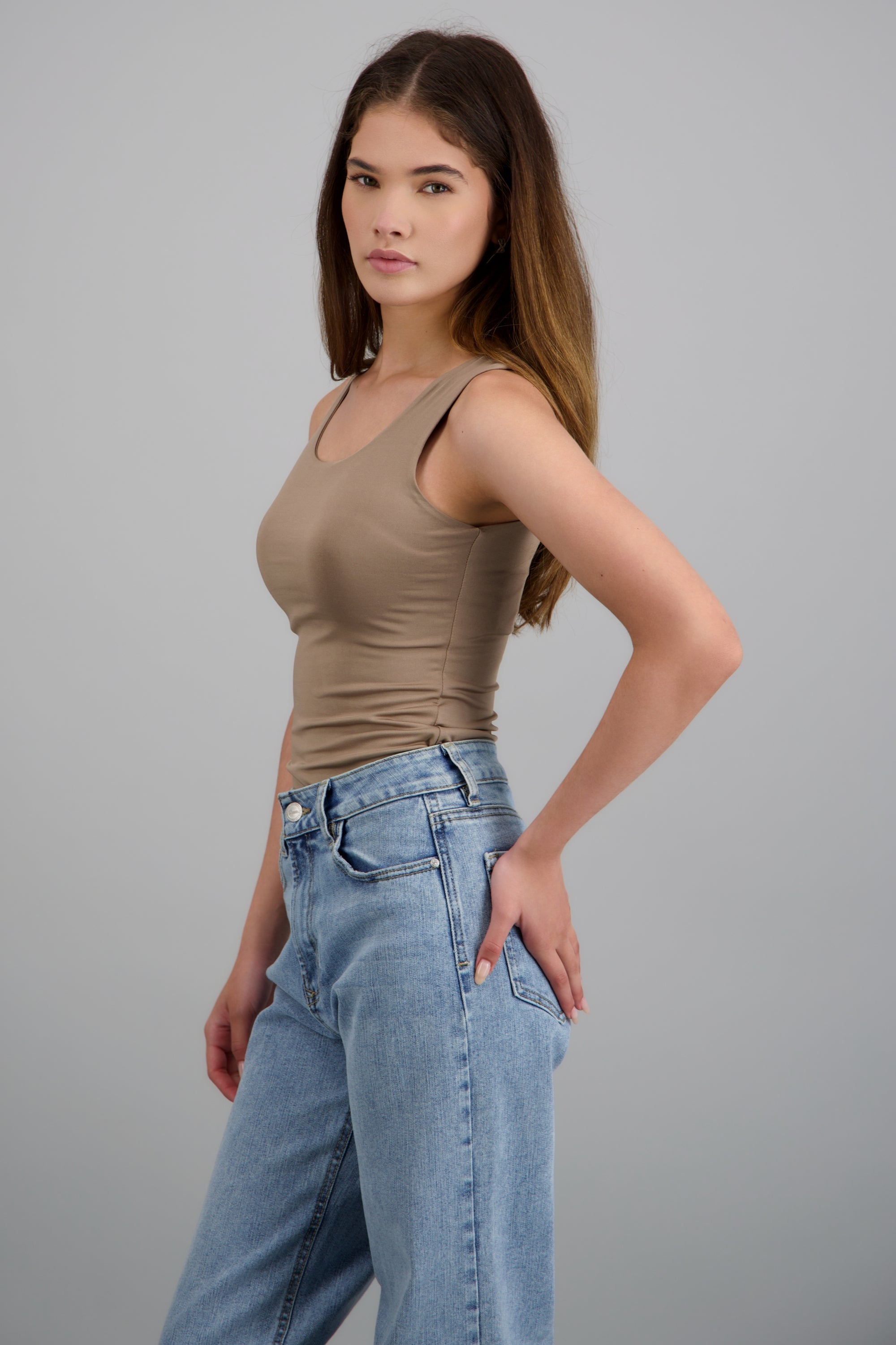 Body sin mangas cuello redondo BEIGE