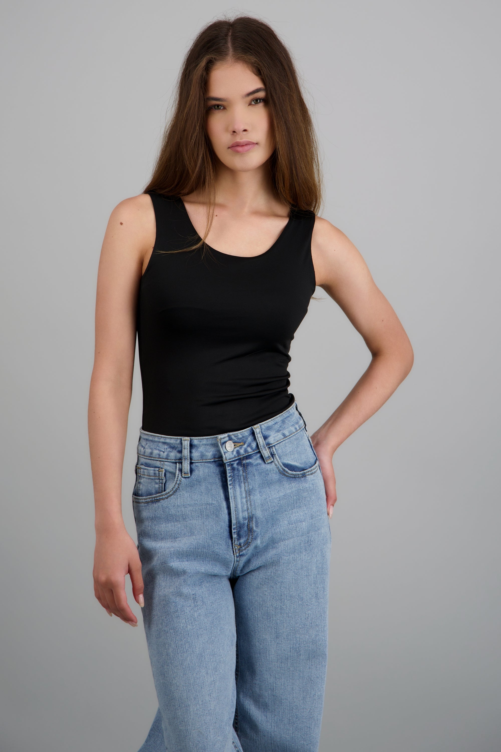 Body sin mangas cuello redondo NEGRO