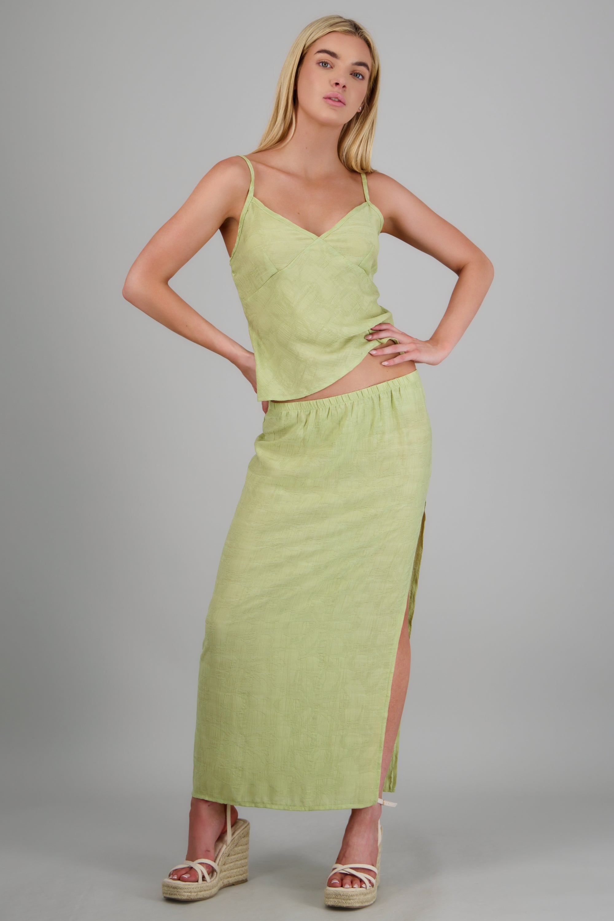 Falda midi textura con abertura VERDE CLARO