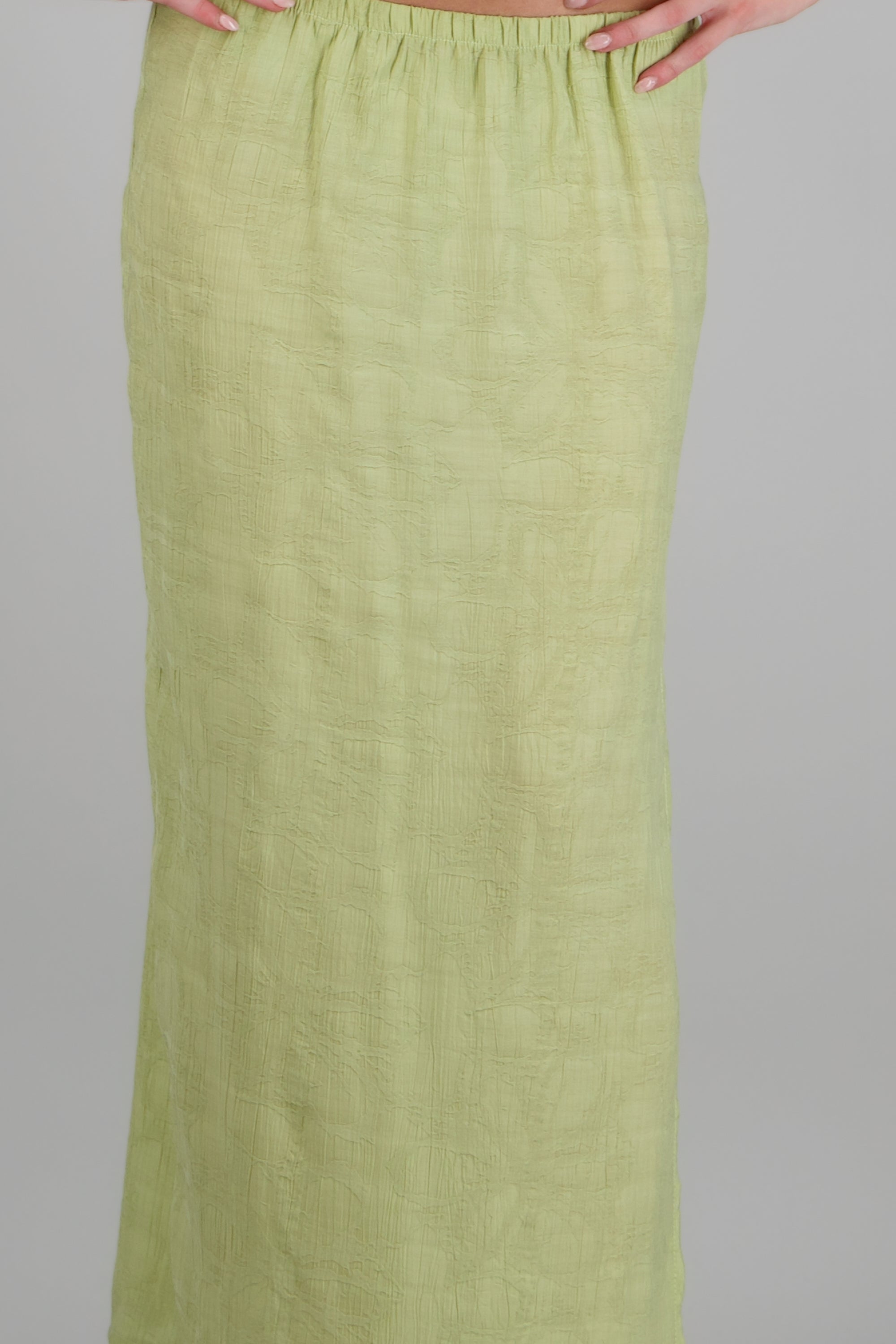 Falda midi textura con abertura VERDE CLARO