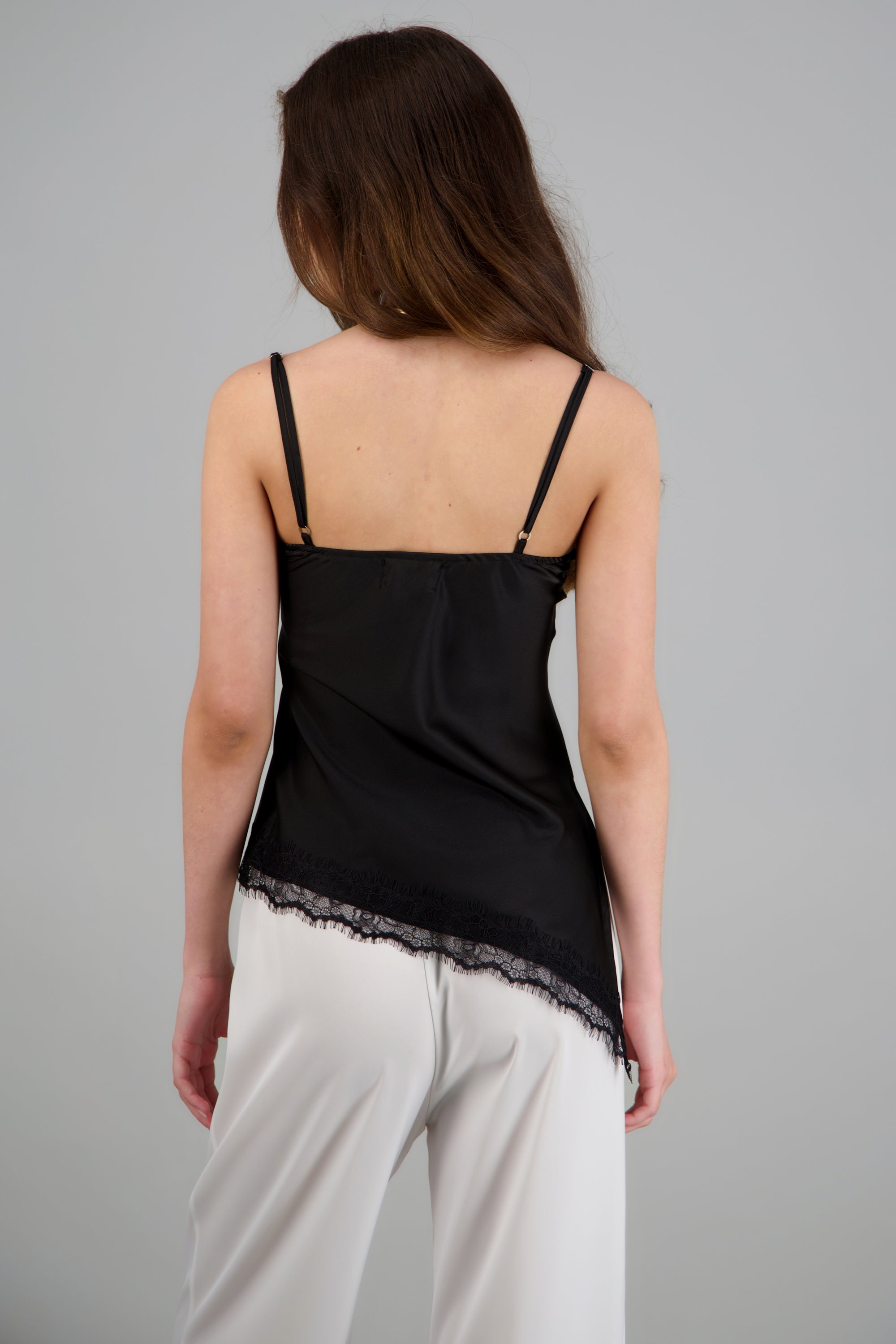 top satinado escote encaje asimétrico NEGRO