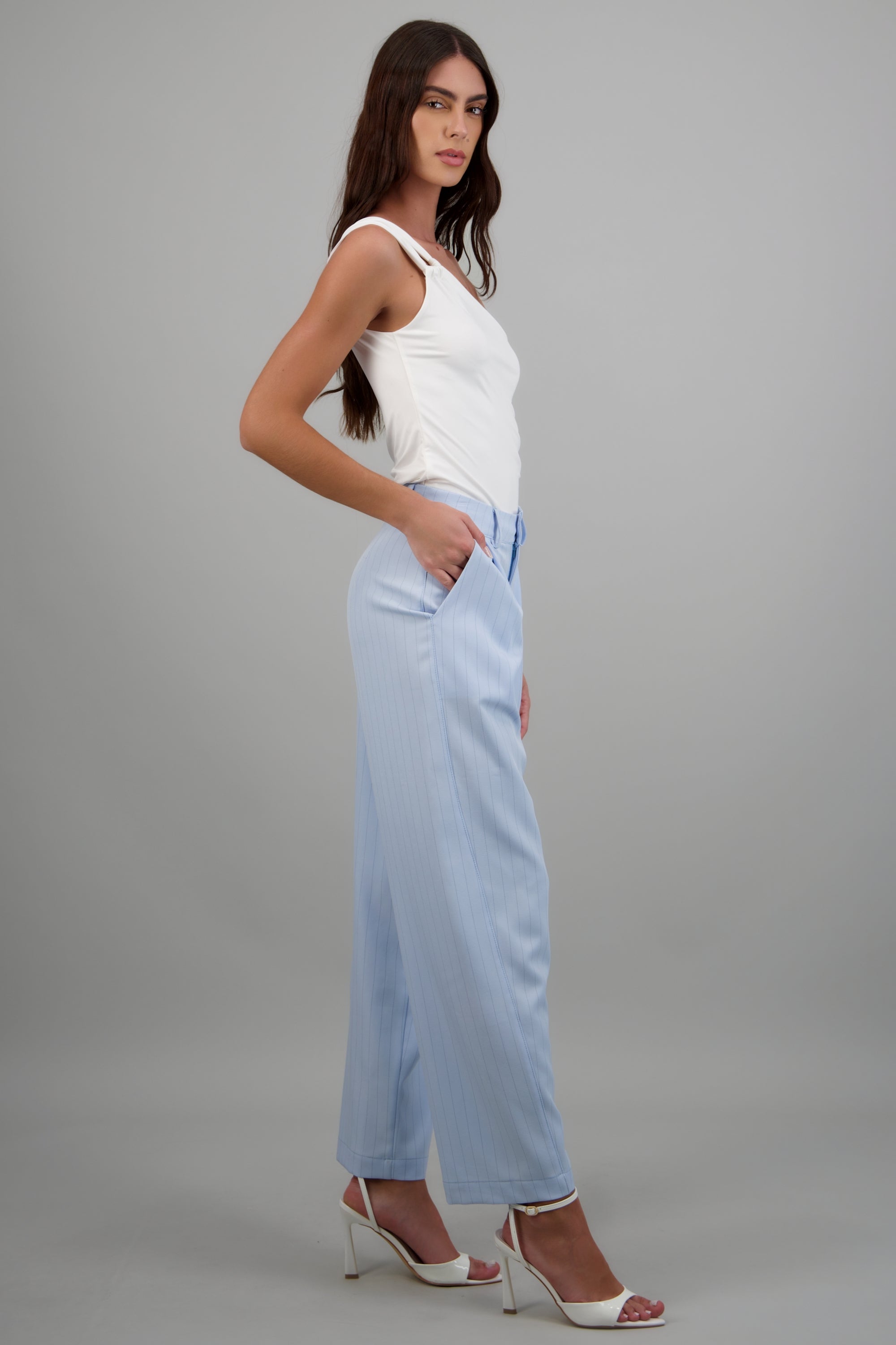 Pantalon de rayas con bolsas AZUL PASTEL