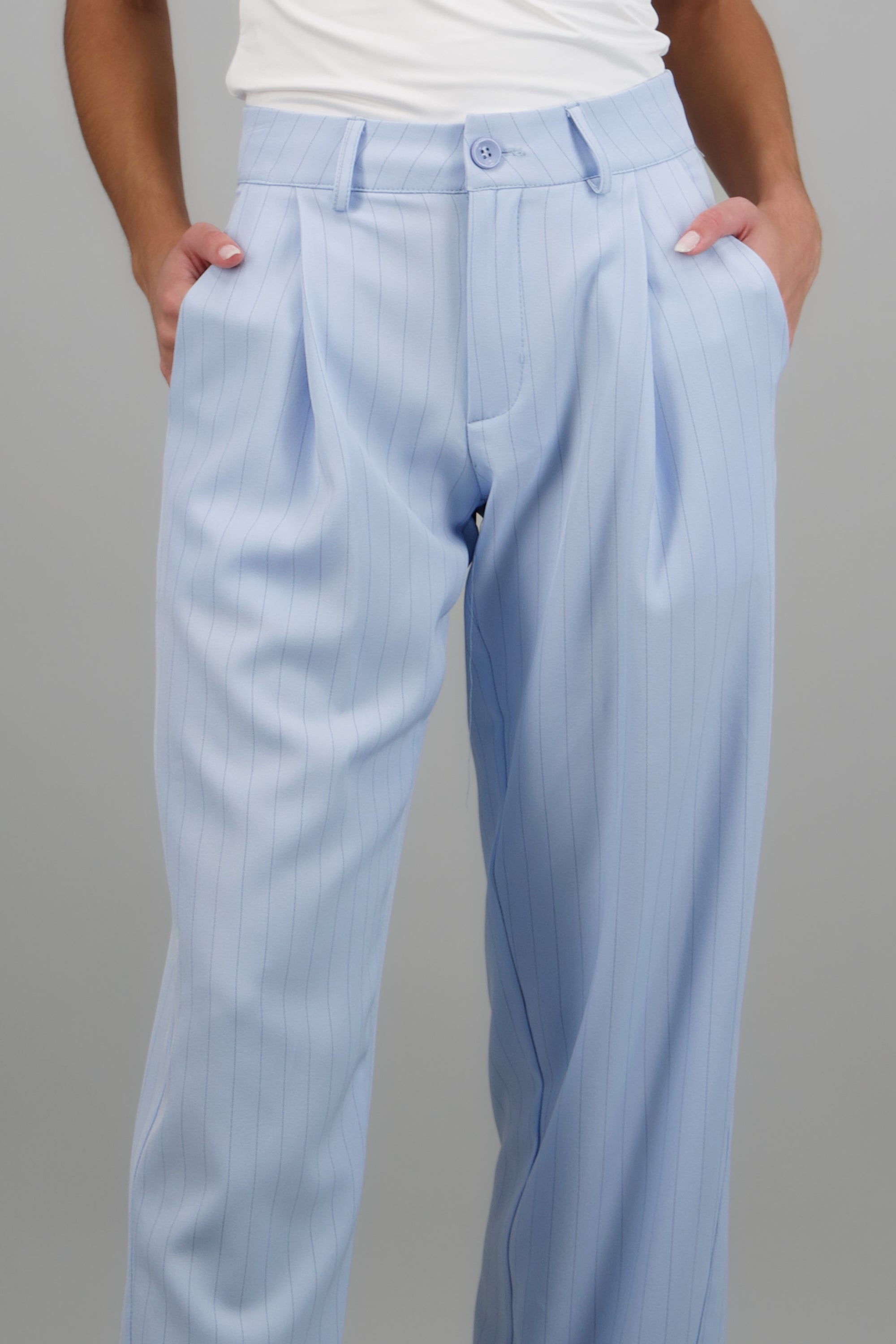 Pantalon de rayas con bolsas AZUL PASTEL