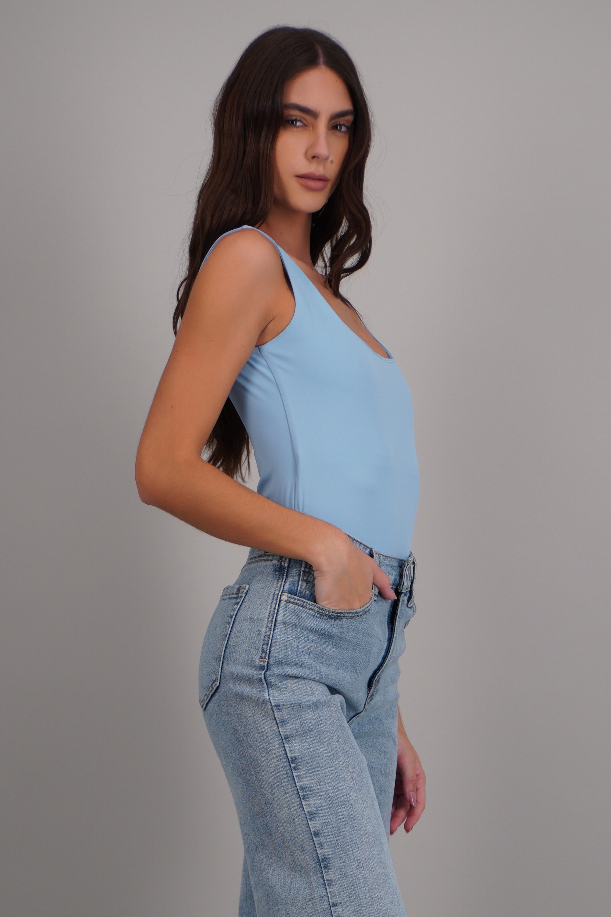 Bodysuit escote cuadrado sin mangas AZUL PASTEL