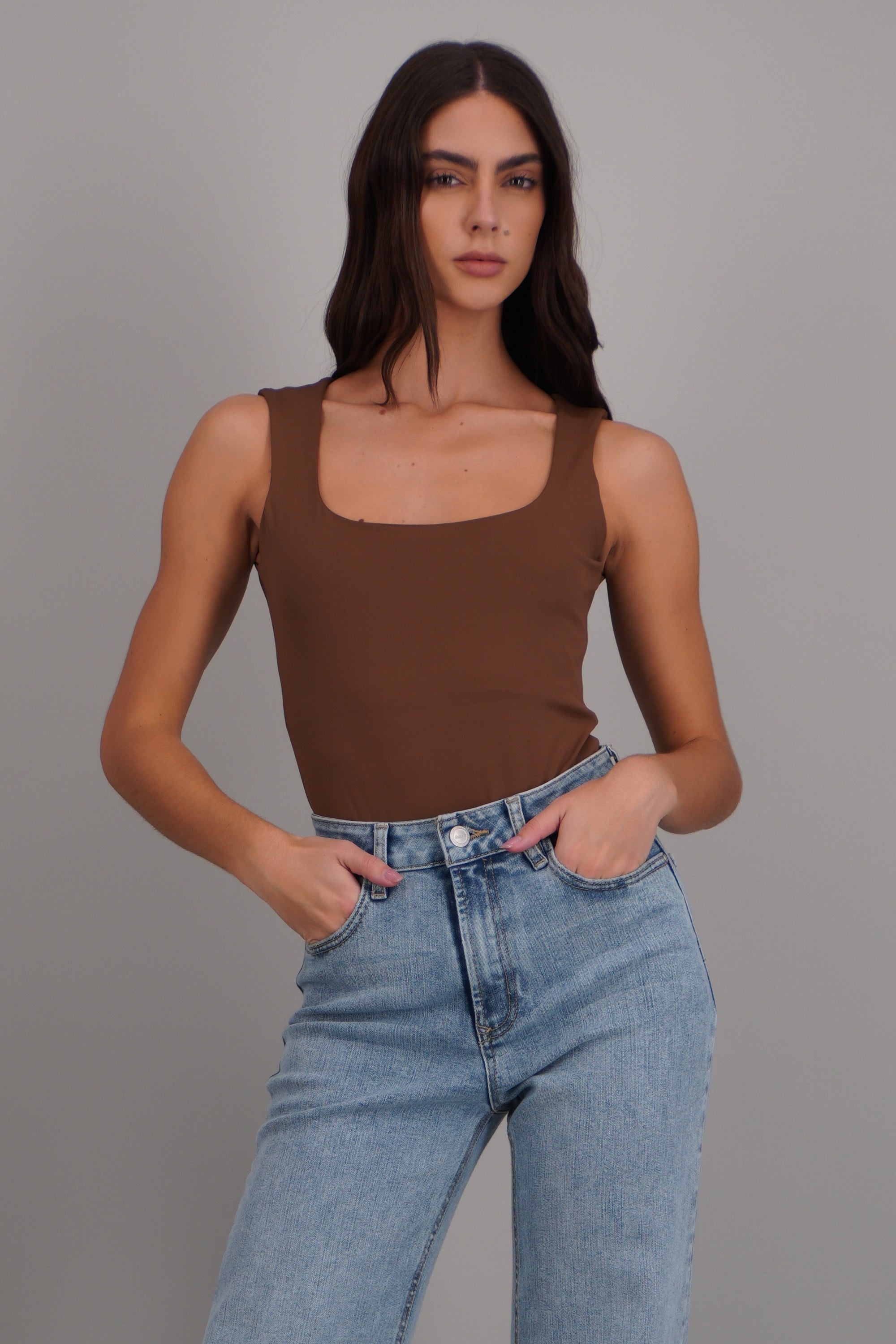 Bodysuit escote cuadrado sin mangas CHOCOLATE