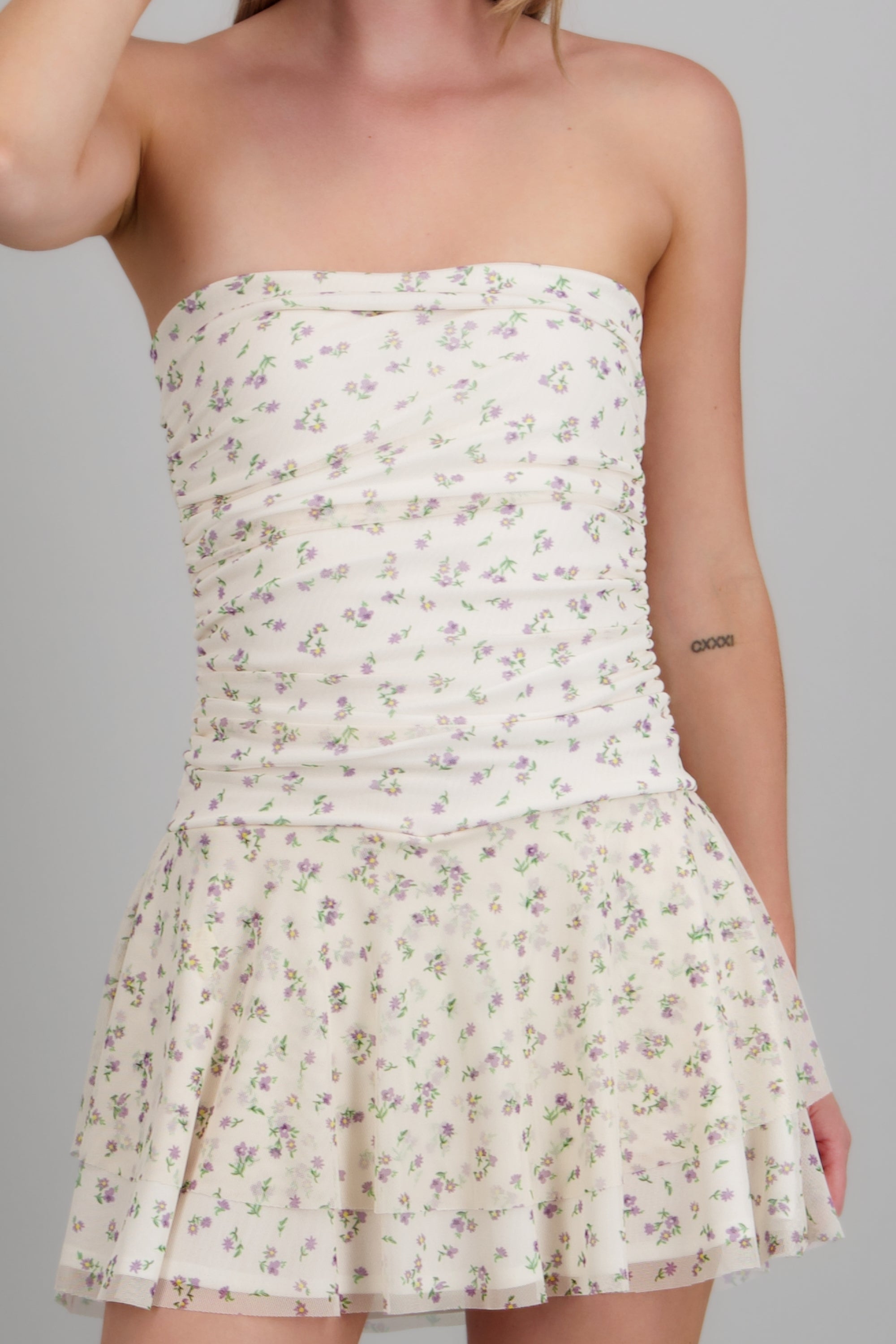 Vestido strapless mini flores MORADO COMBO