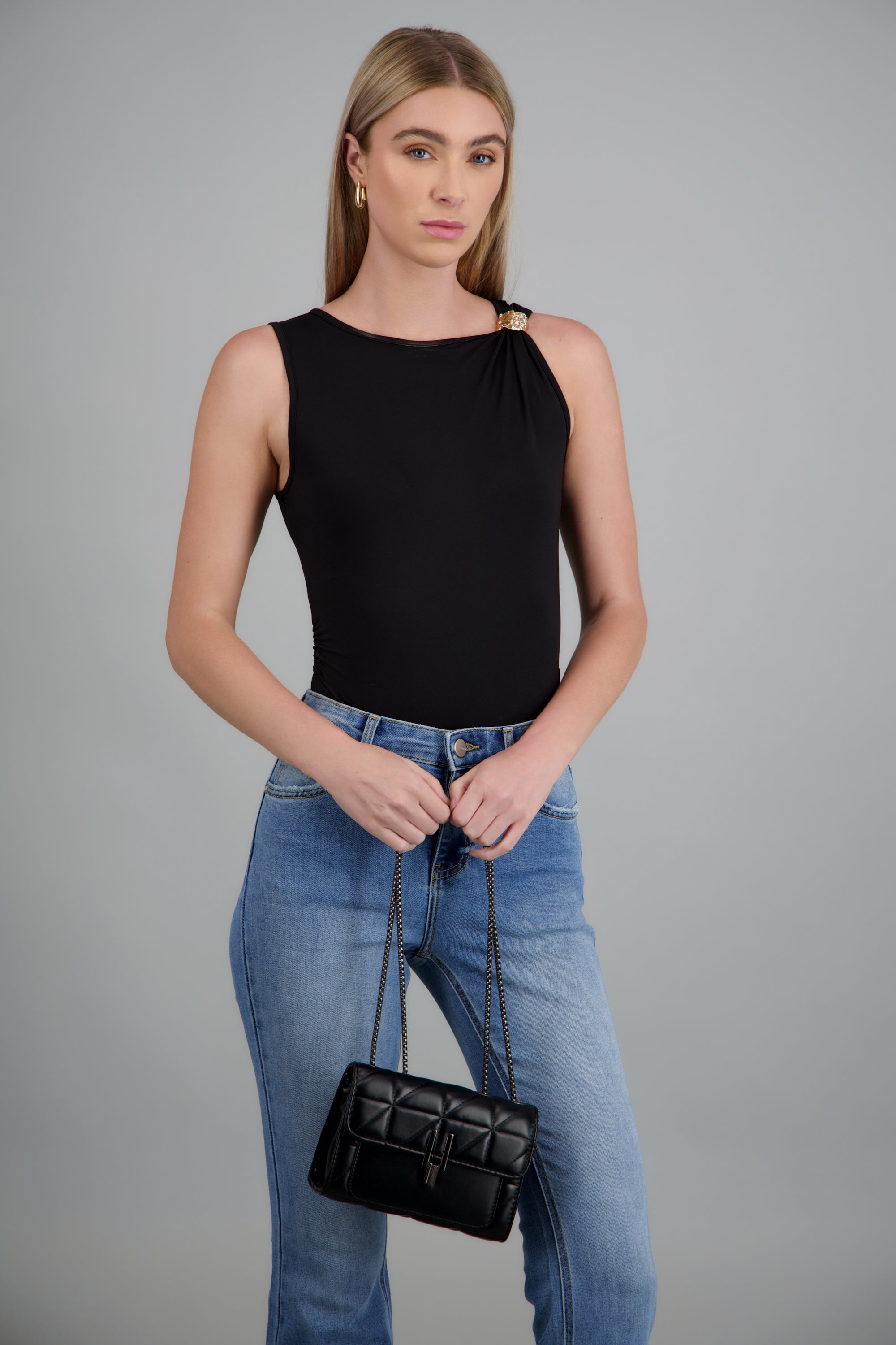 Bodysuit detalle metalico en hombro NEGRO