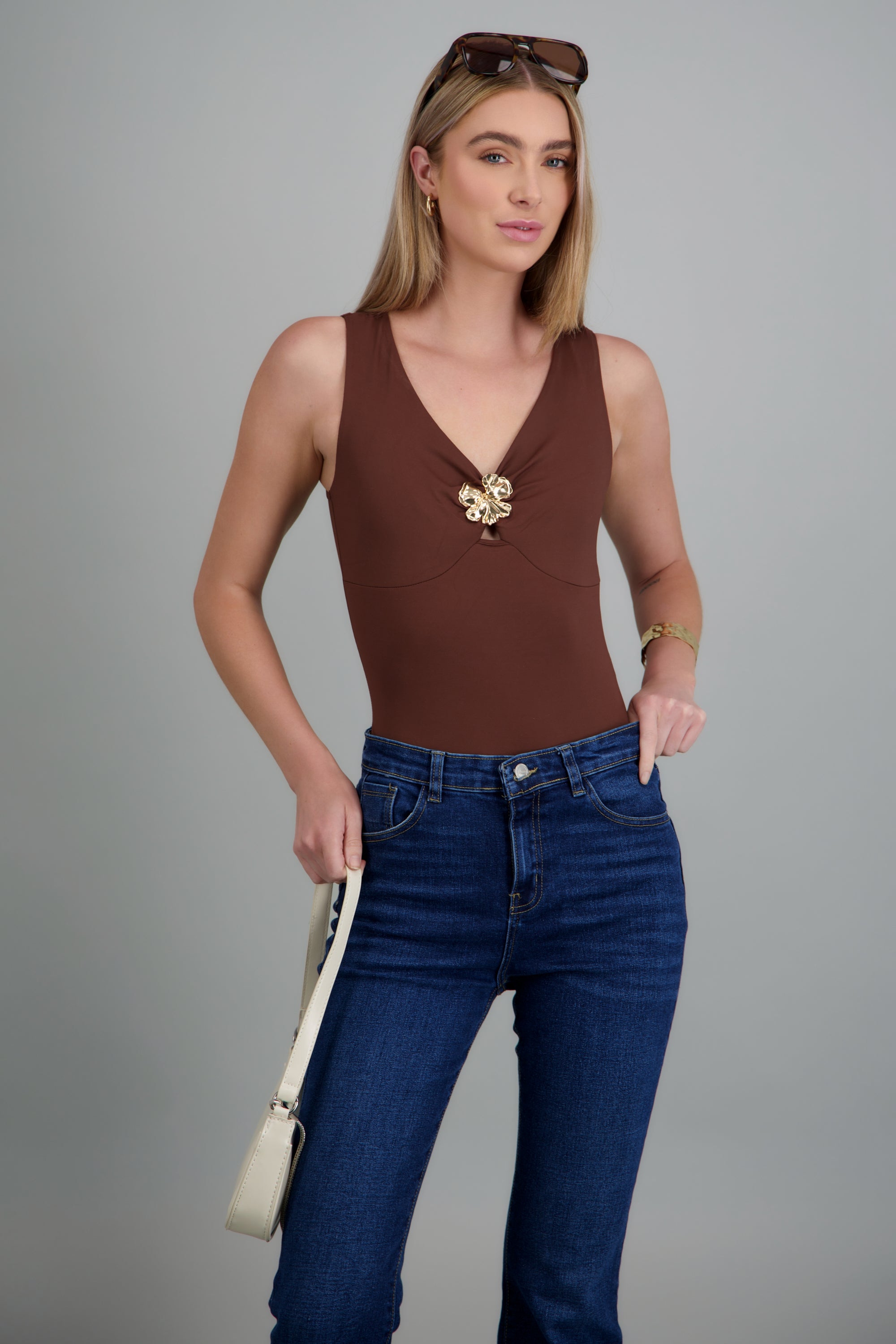 Bodysuit con detalle metalico flor CHOCOLATE