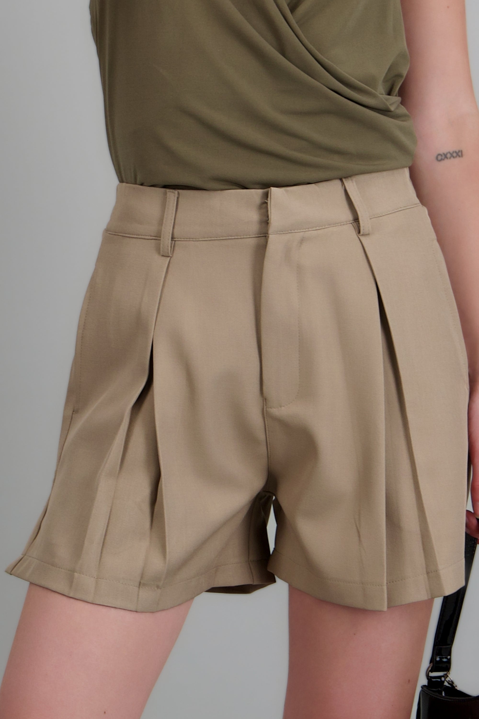 Shorts formales tiro alto GRIS