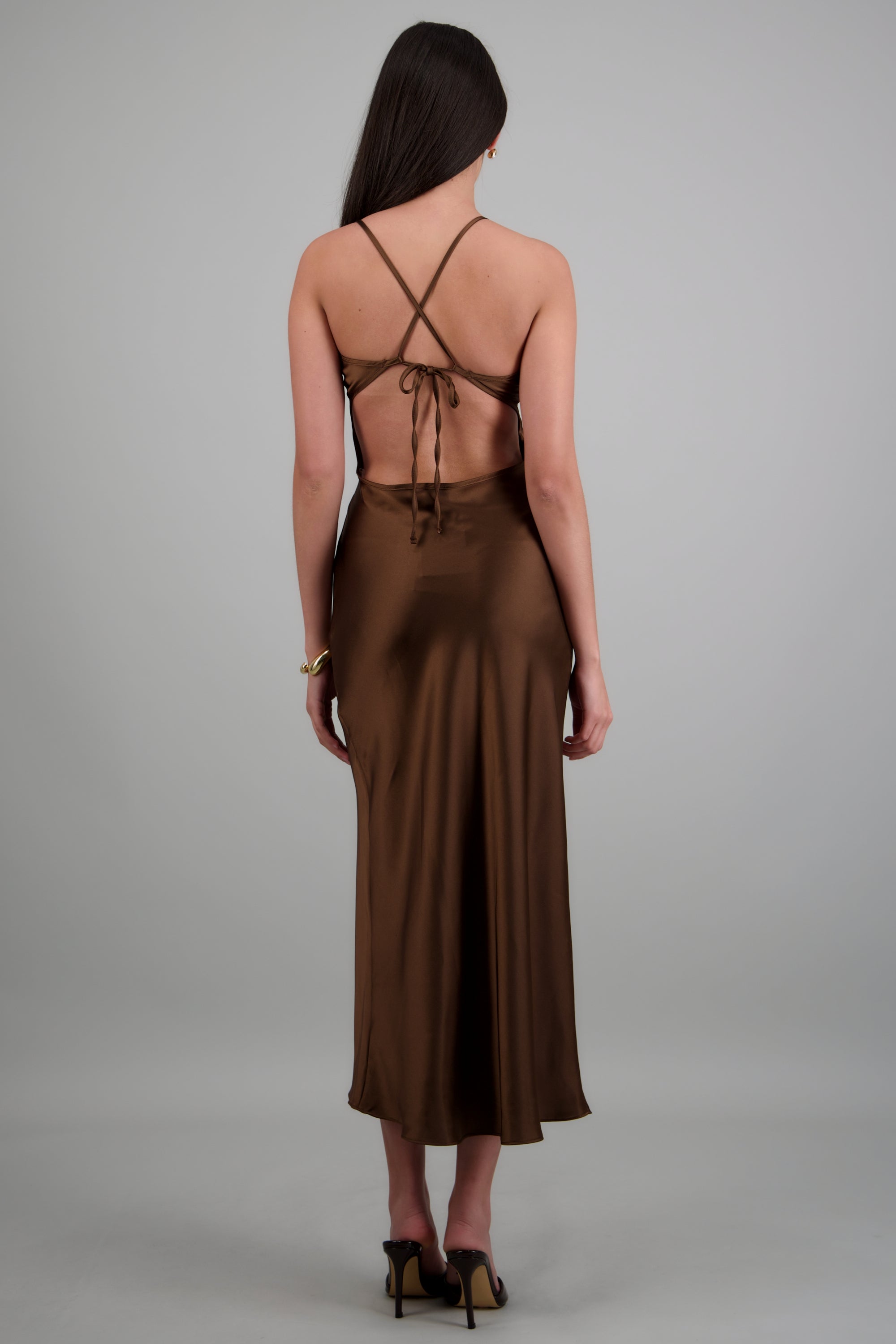 Vestido satin detalle escote cruce espalda CHOCOLATE