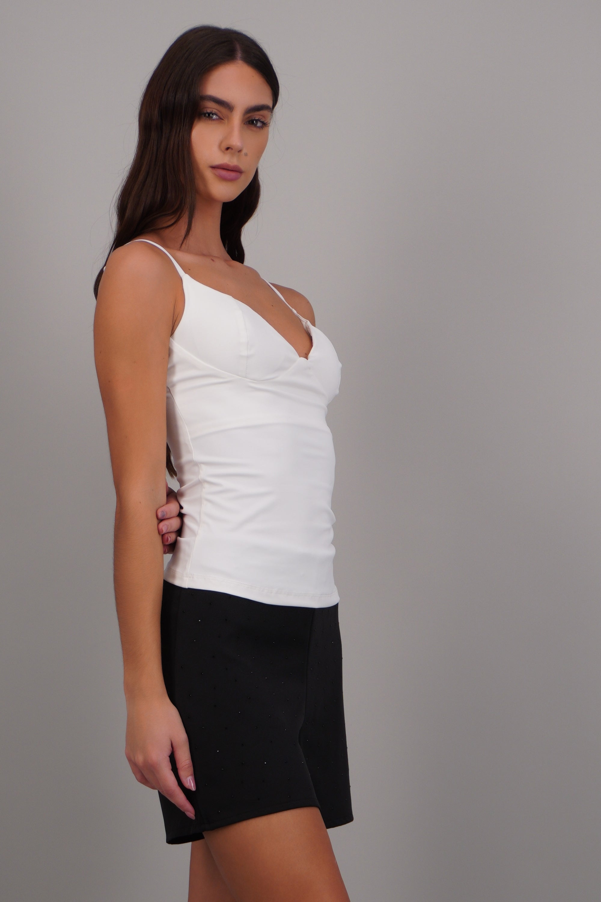 top slim tirantes detalle copas BLANCO