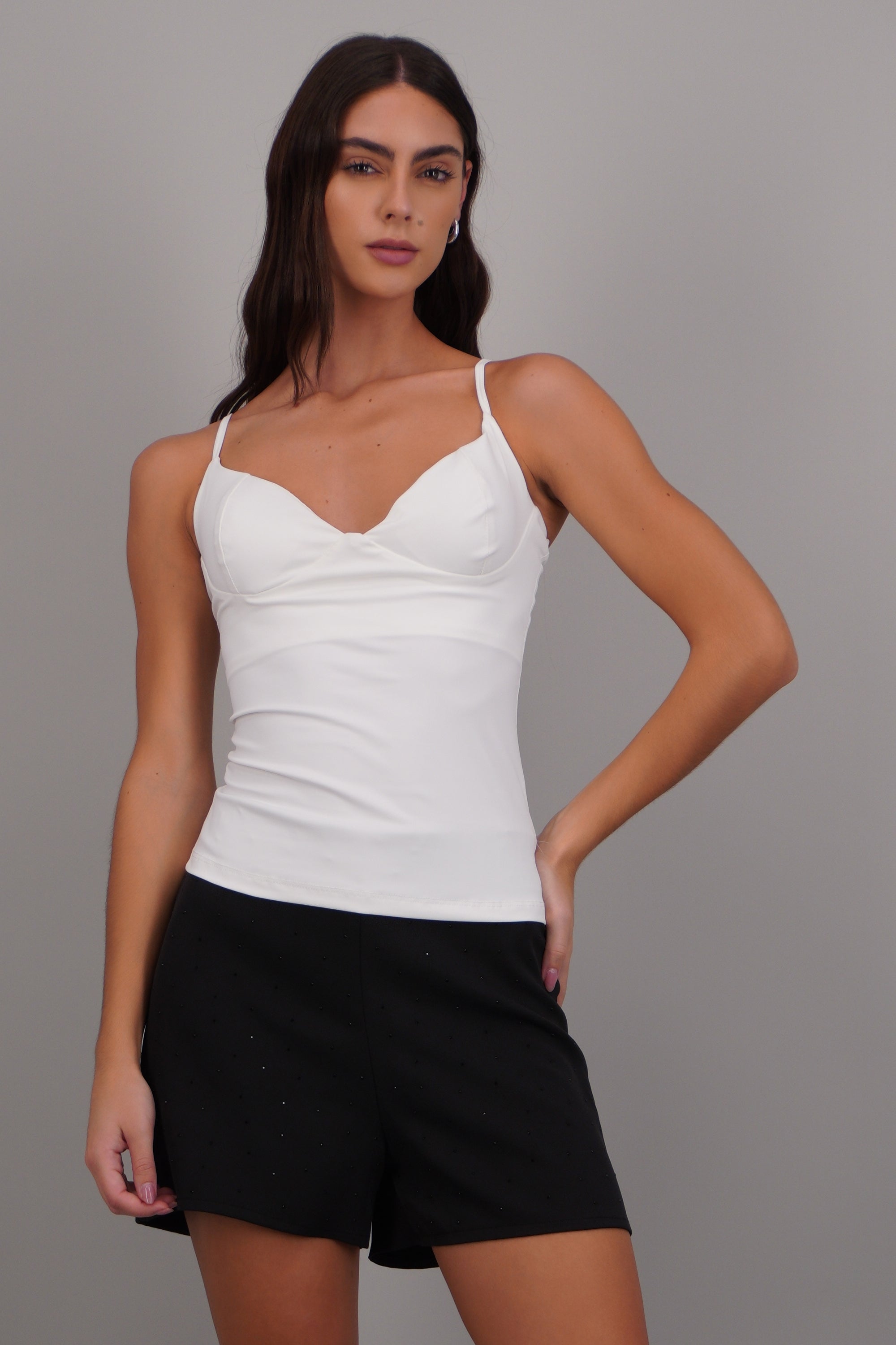 top slim tirantes detalle copas BLANCO