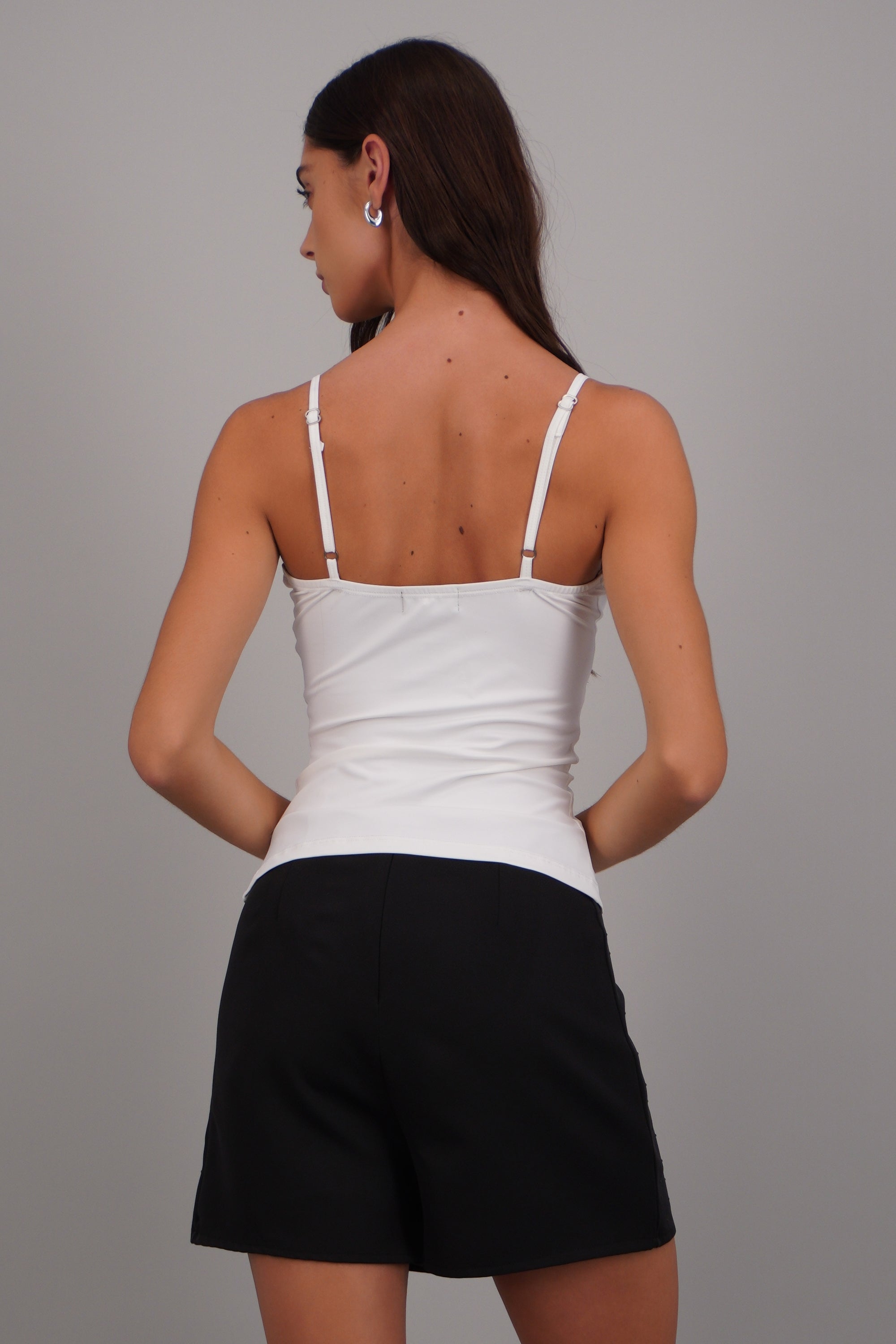 top slim tirantes detalle copas BLANCO
