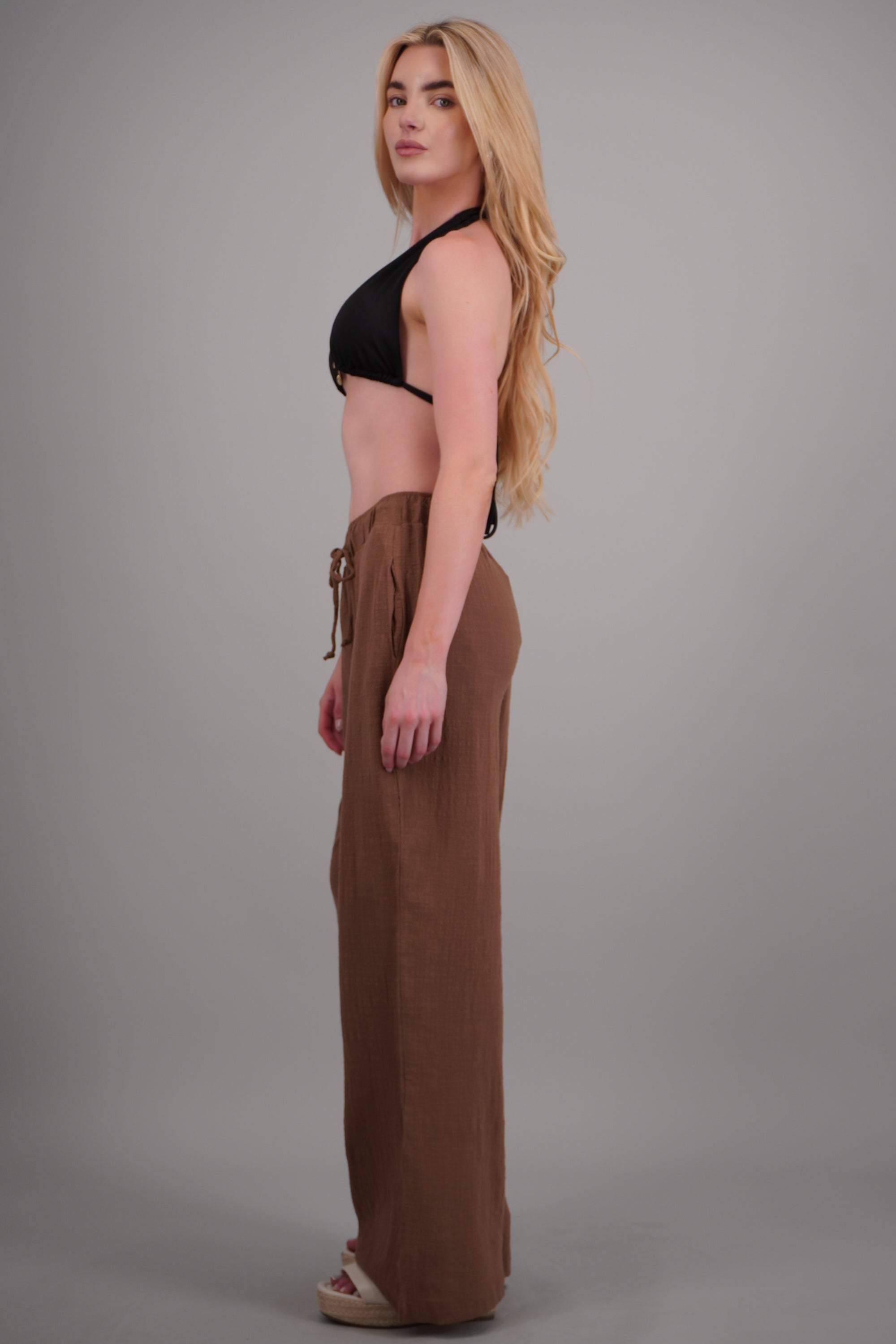 Pantalon textura jareta CAFE