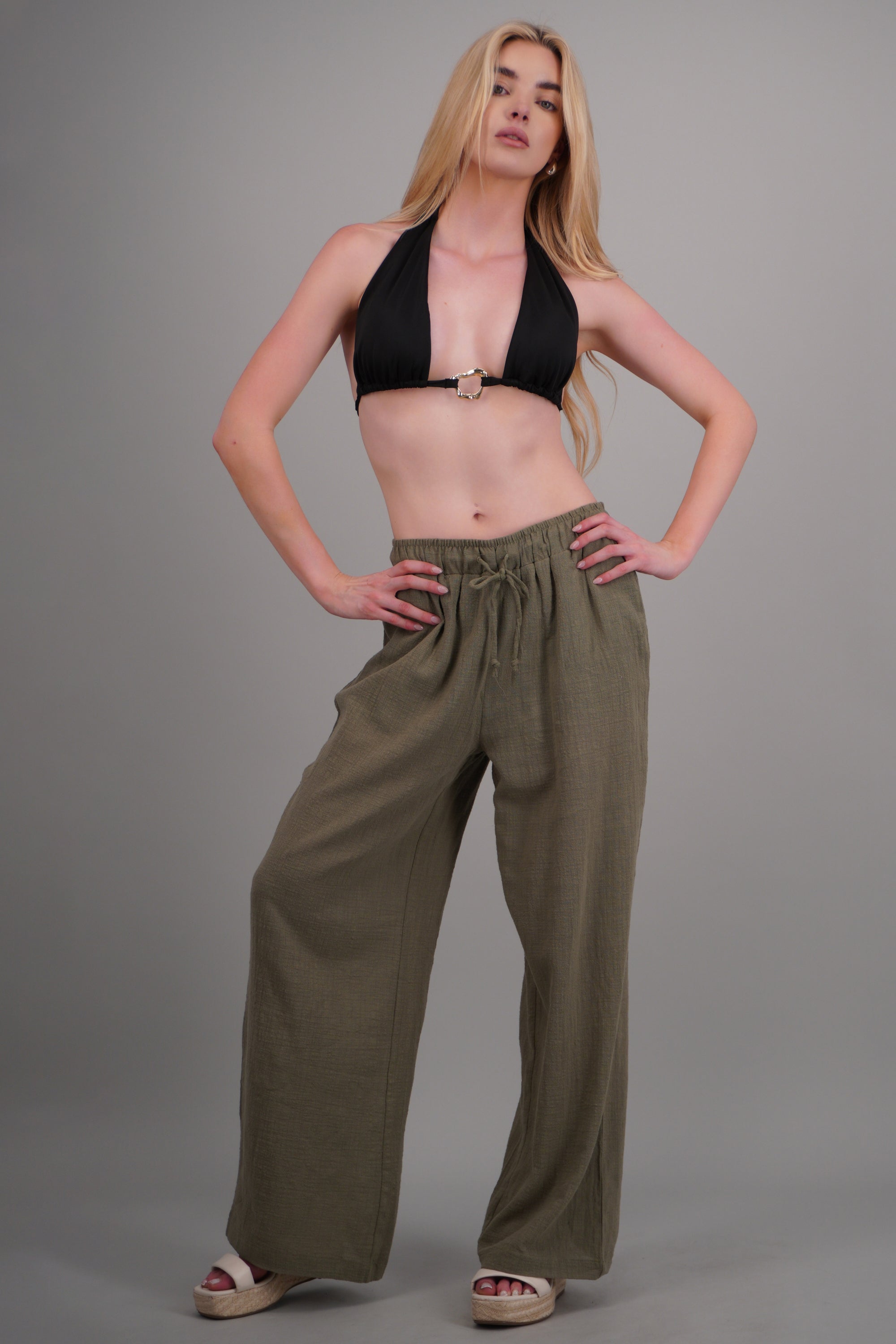 Pantalon textura jareta OLIVO