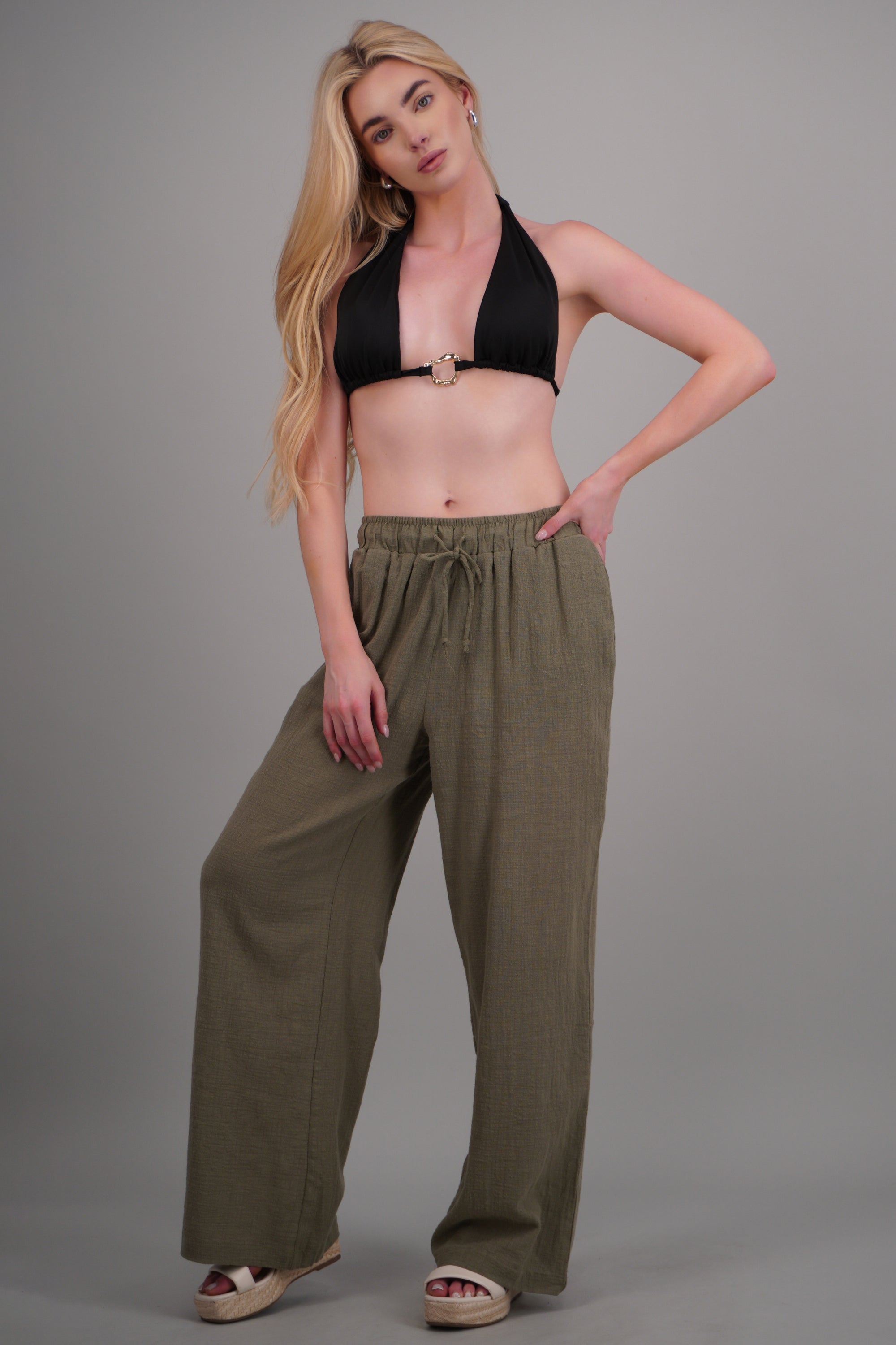 Pantalon textura jareta OLIVO