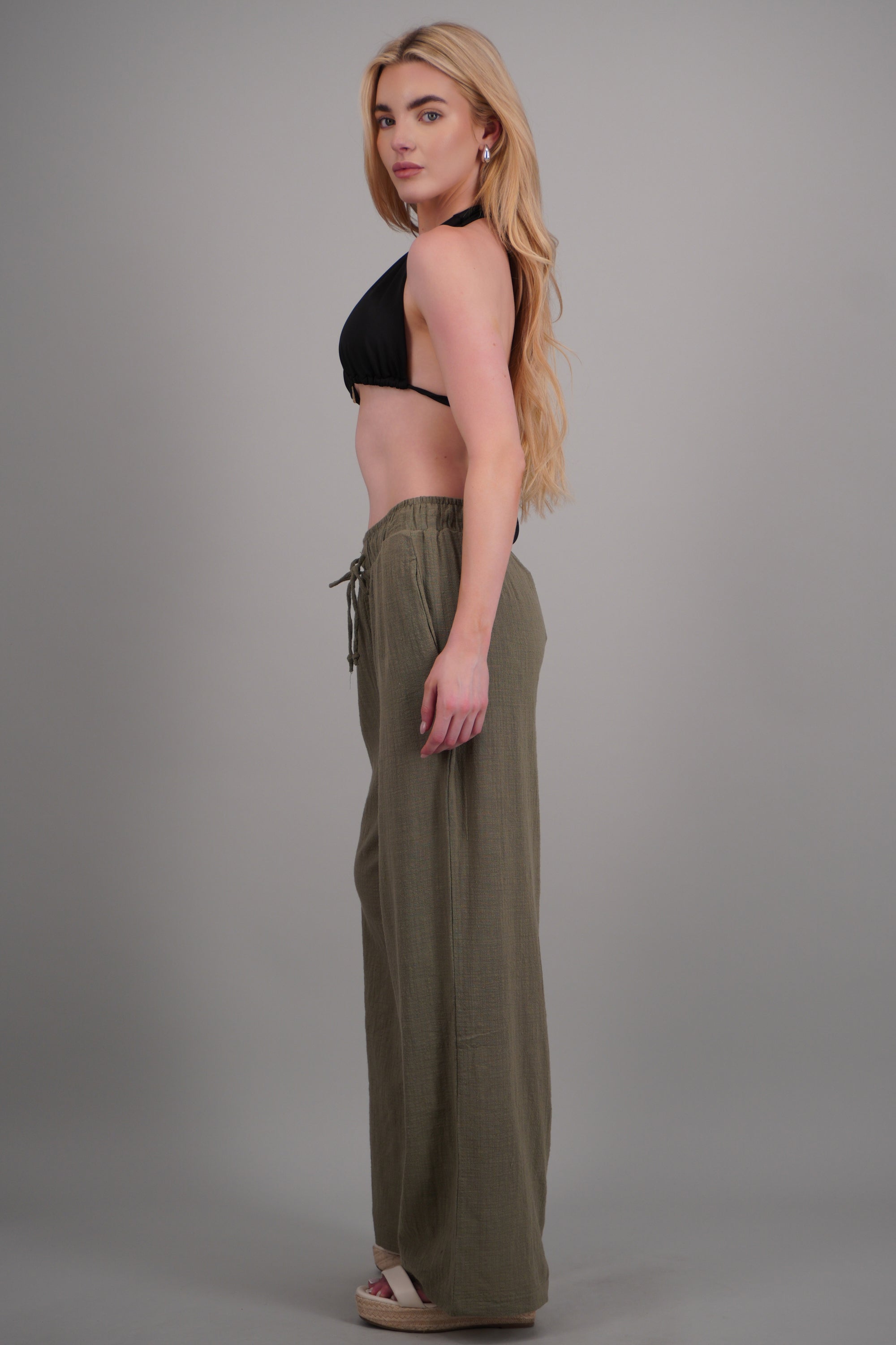 Pantalon textura jareta OLIVO