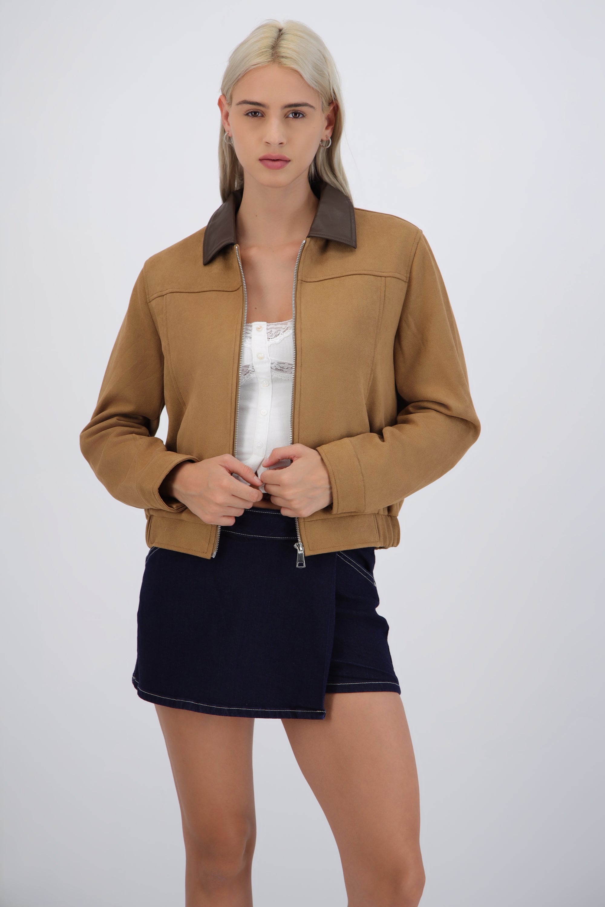 Chamarra suede contraste cuello