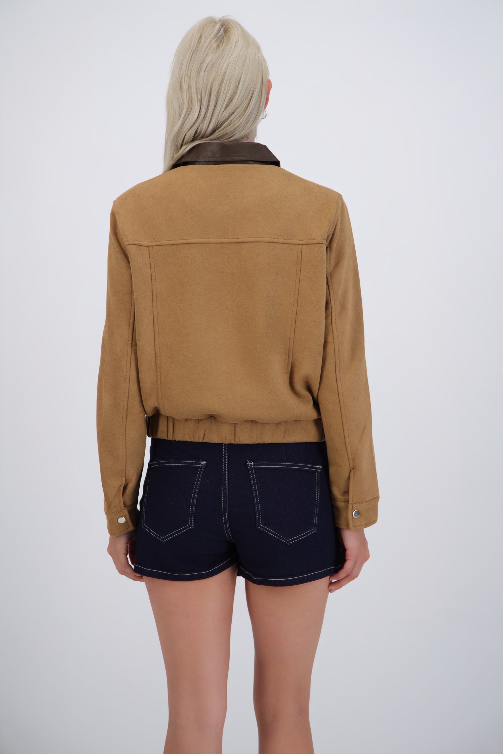 Chamarra suede contraste cuello