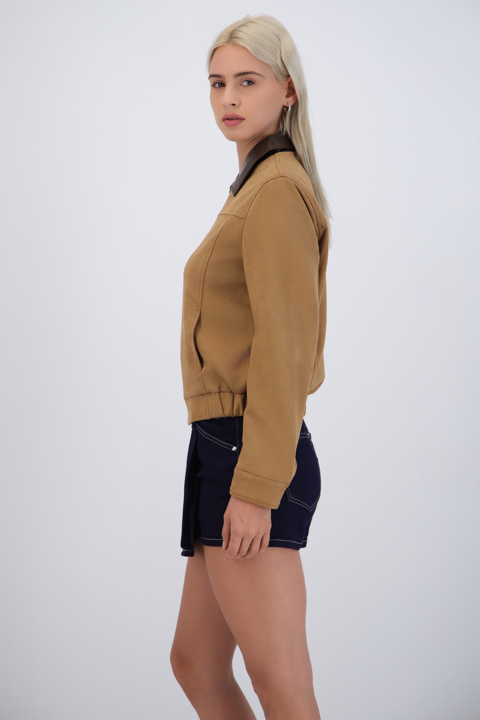 Chamarra suede contraste cuello