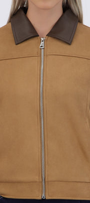 Chamarra suede contraste cuello