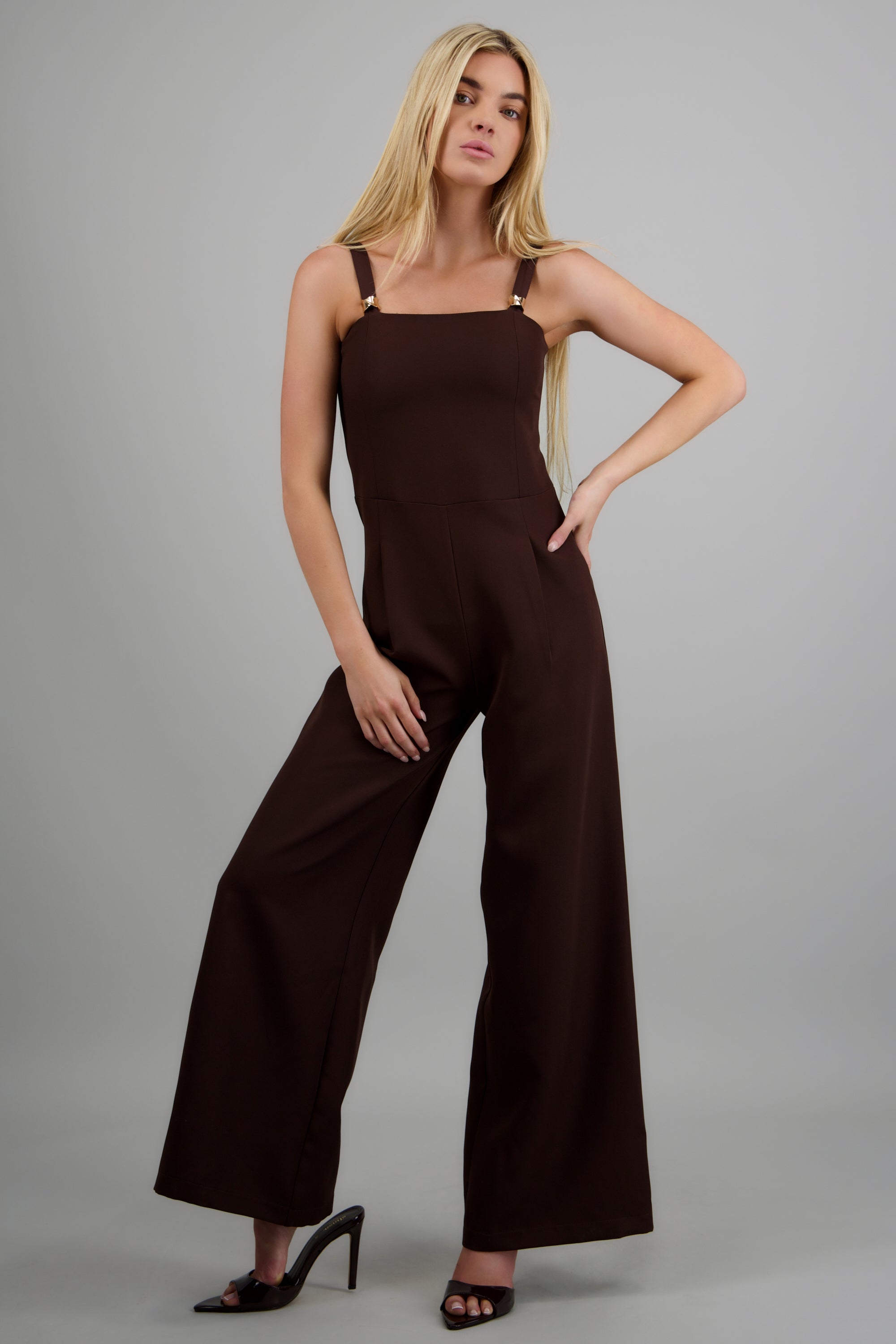 Jumpsuit tirantes detalle accesorio CHOCOLATE