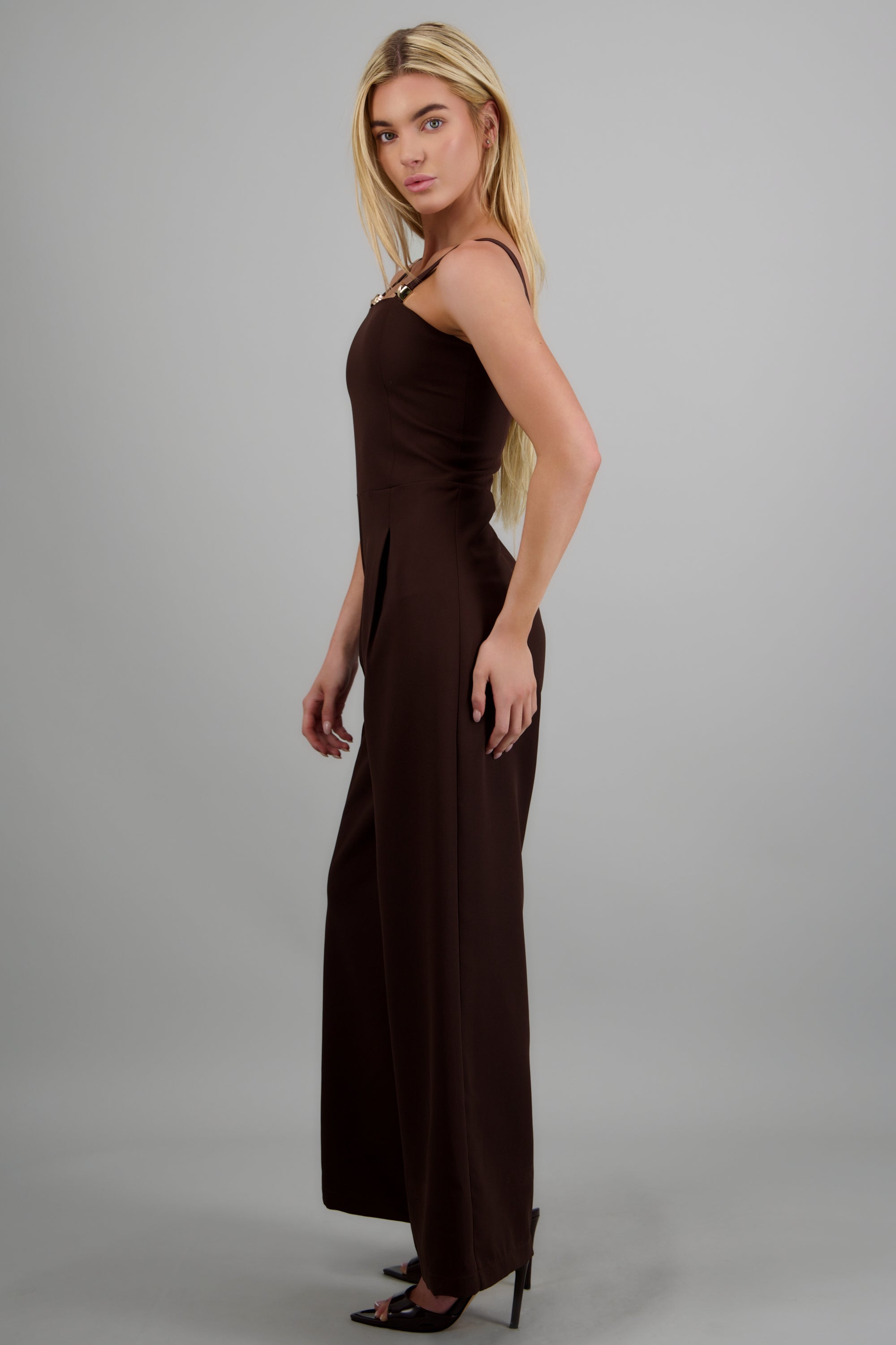 Jumpsuit tirantes detalle accesorio CHOCOLATE