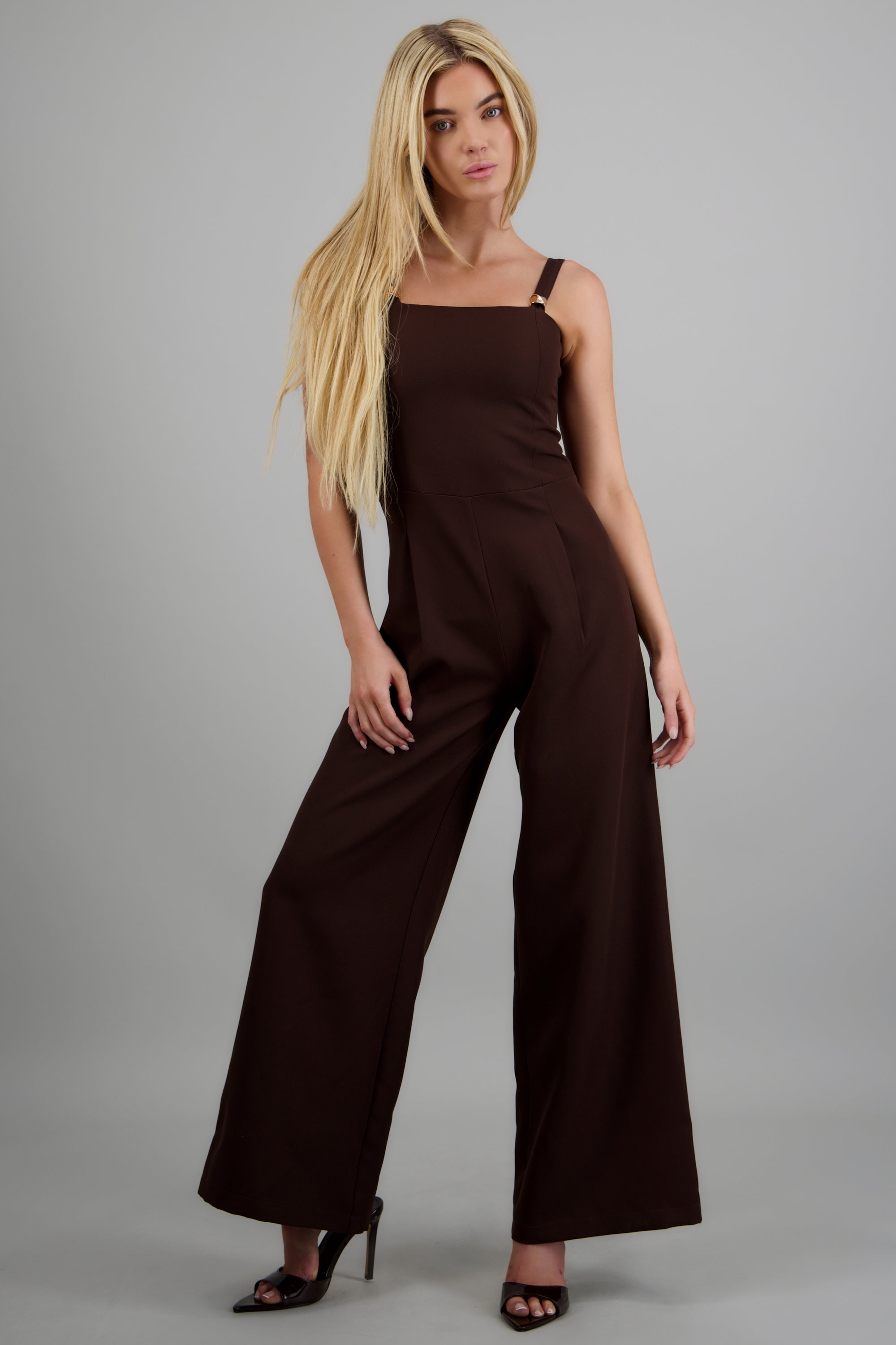 Jumpsuit tirantes detalle accesorio CHOCOLATE