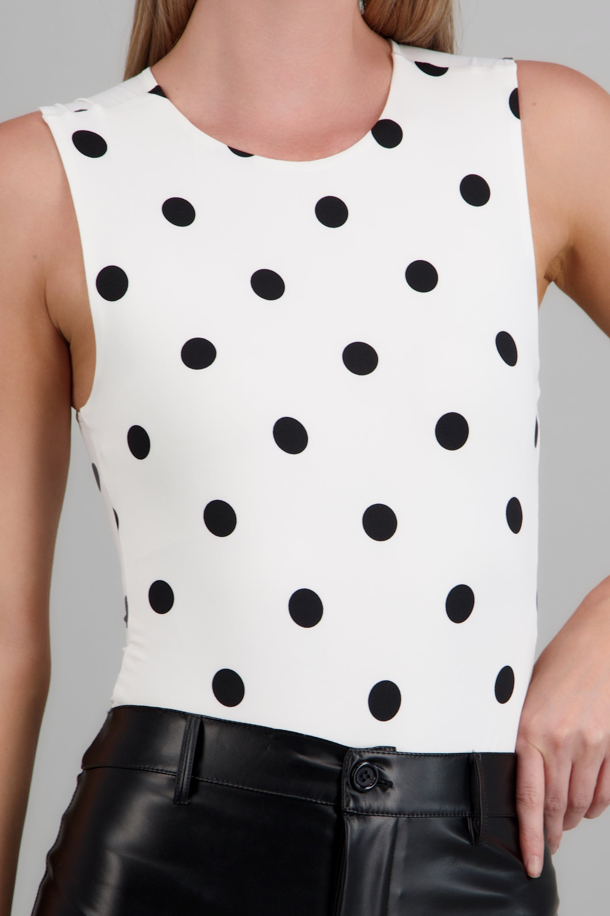 Body escote redondo sin manga polkas BLANCO COMBO