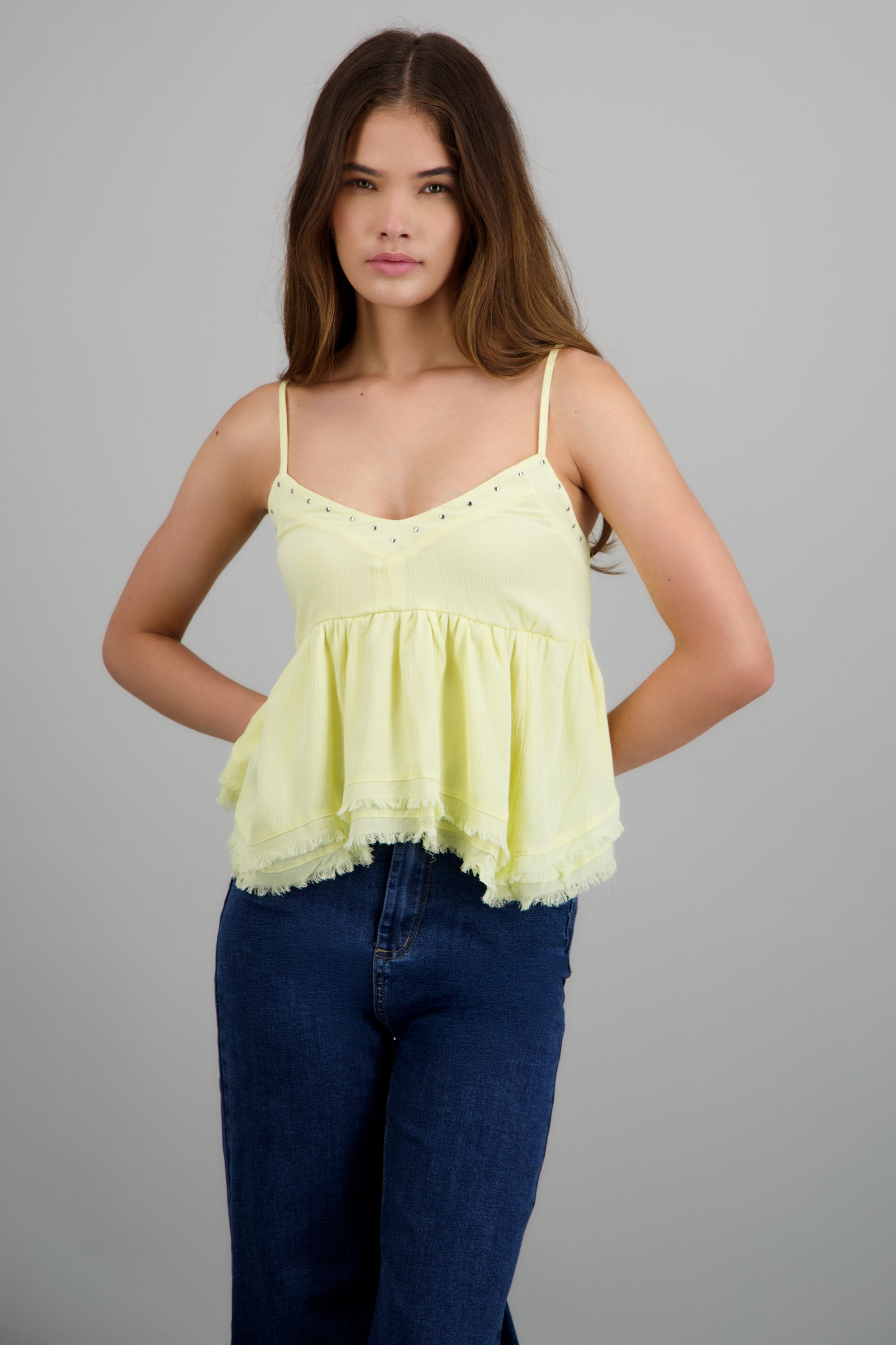 Top tirantes detalle studs AMARILLO PASTEL
