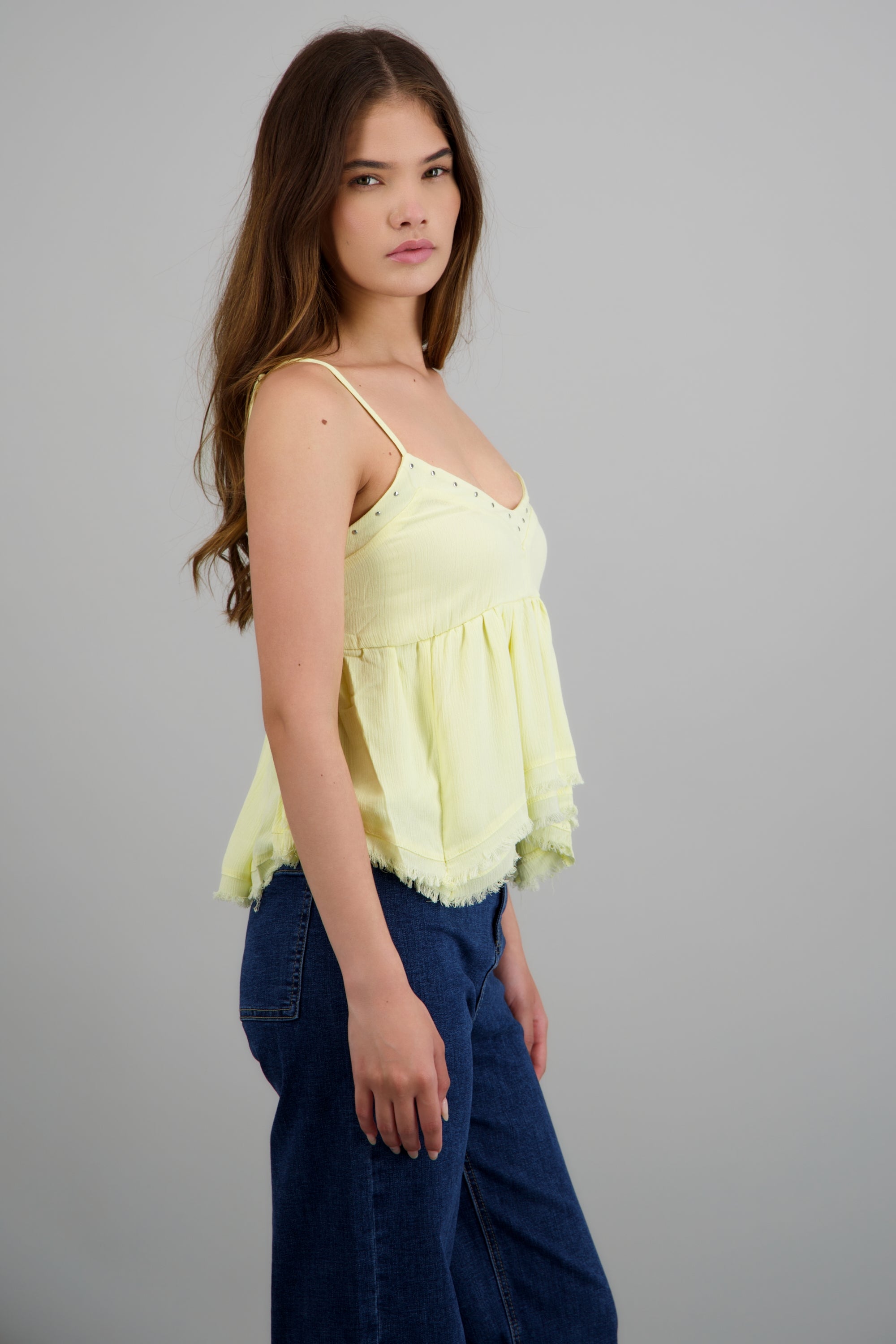 Top tirantes detalle studs AMARILLO PASTEL
