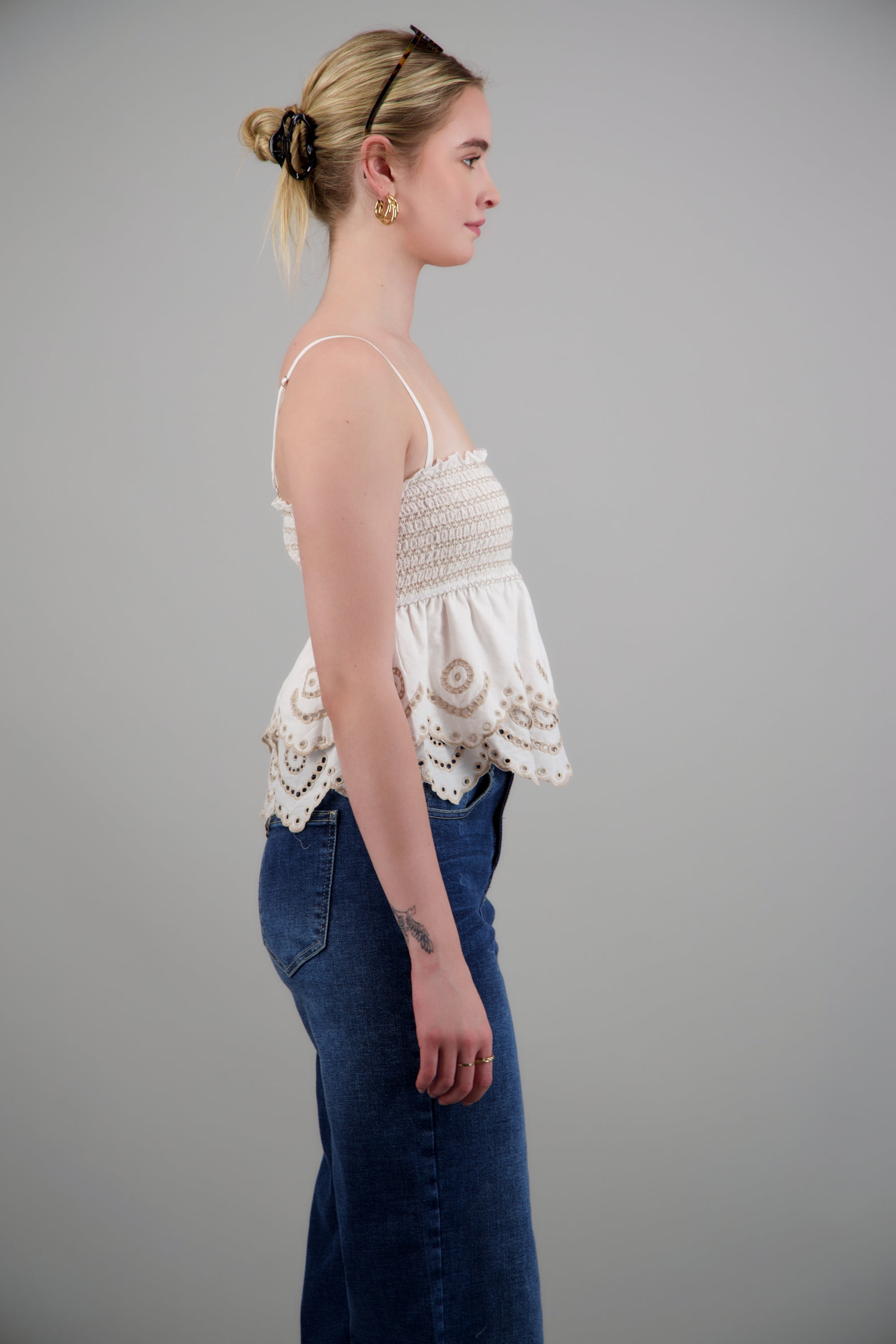 Top detalle mock eyelet BLANCO COMBO