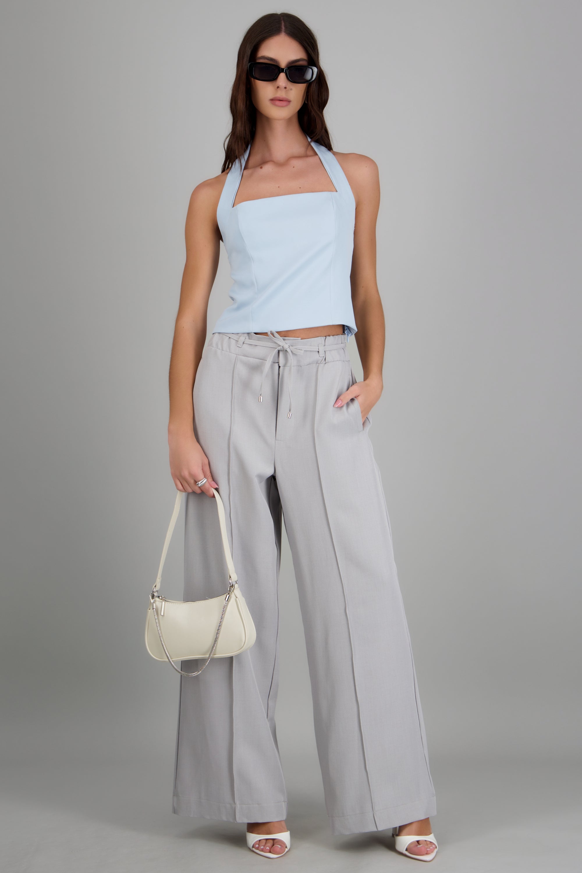 Pantalon amplio detalle jareta GRIS