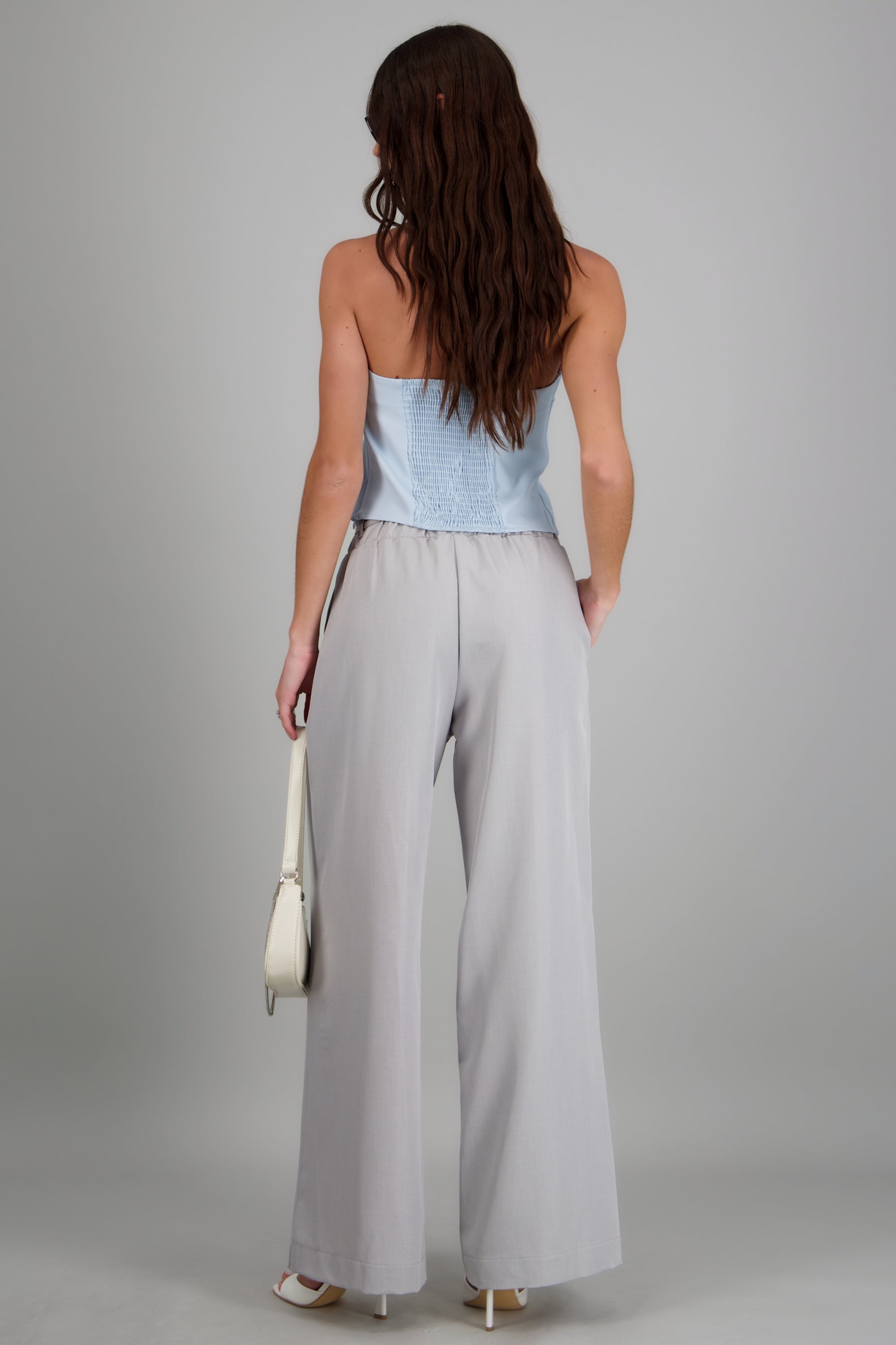 Pantalon amplio detalle jareta GRIS
