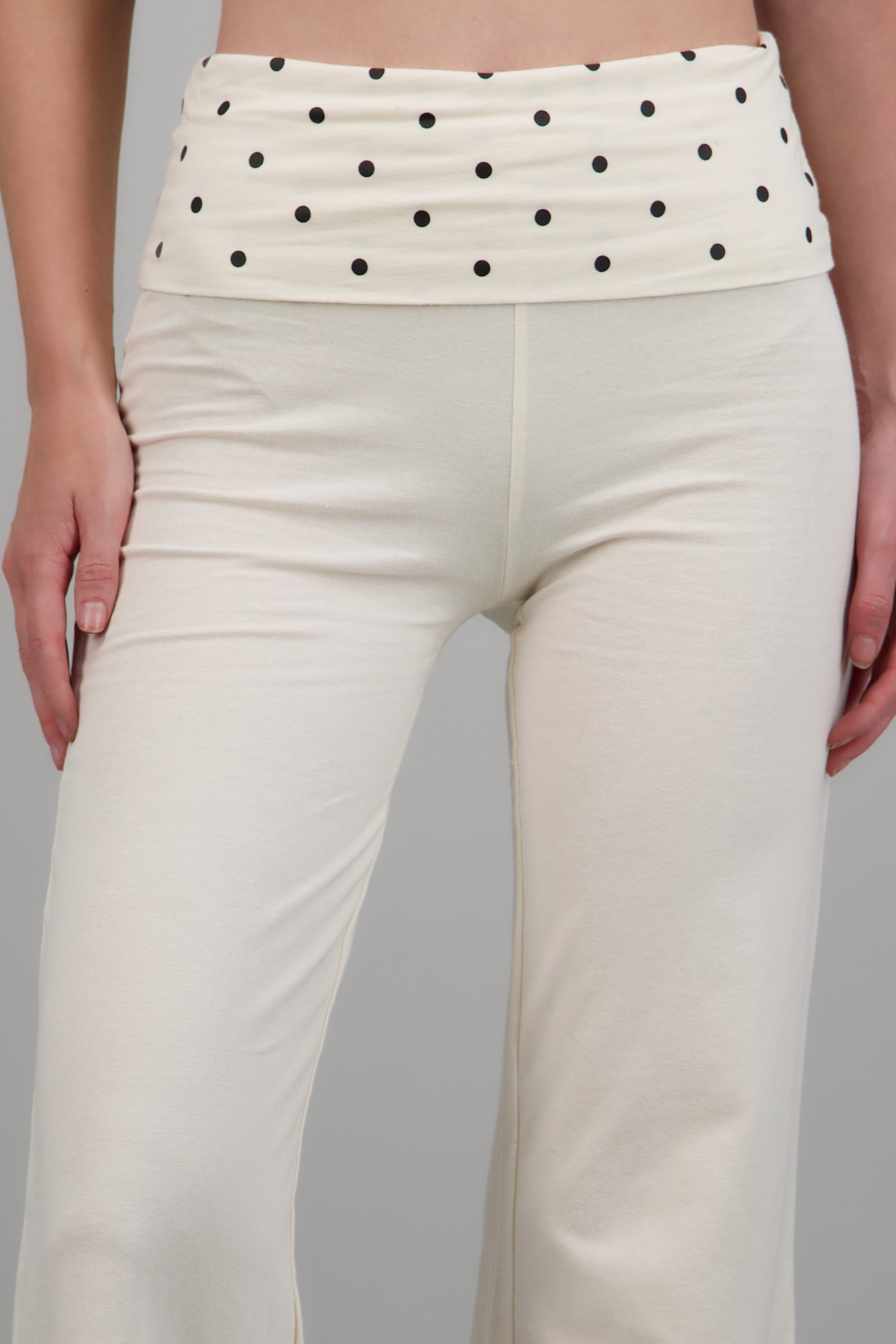 Leggings tacto suave detalle polka dots CREMA
