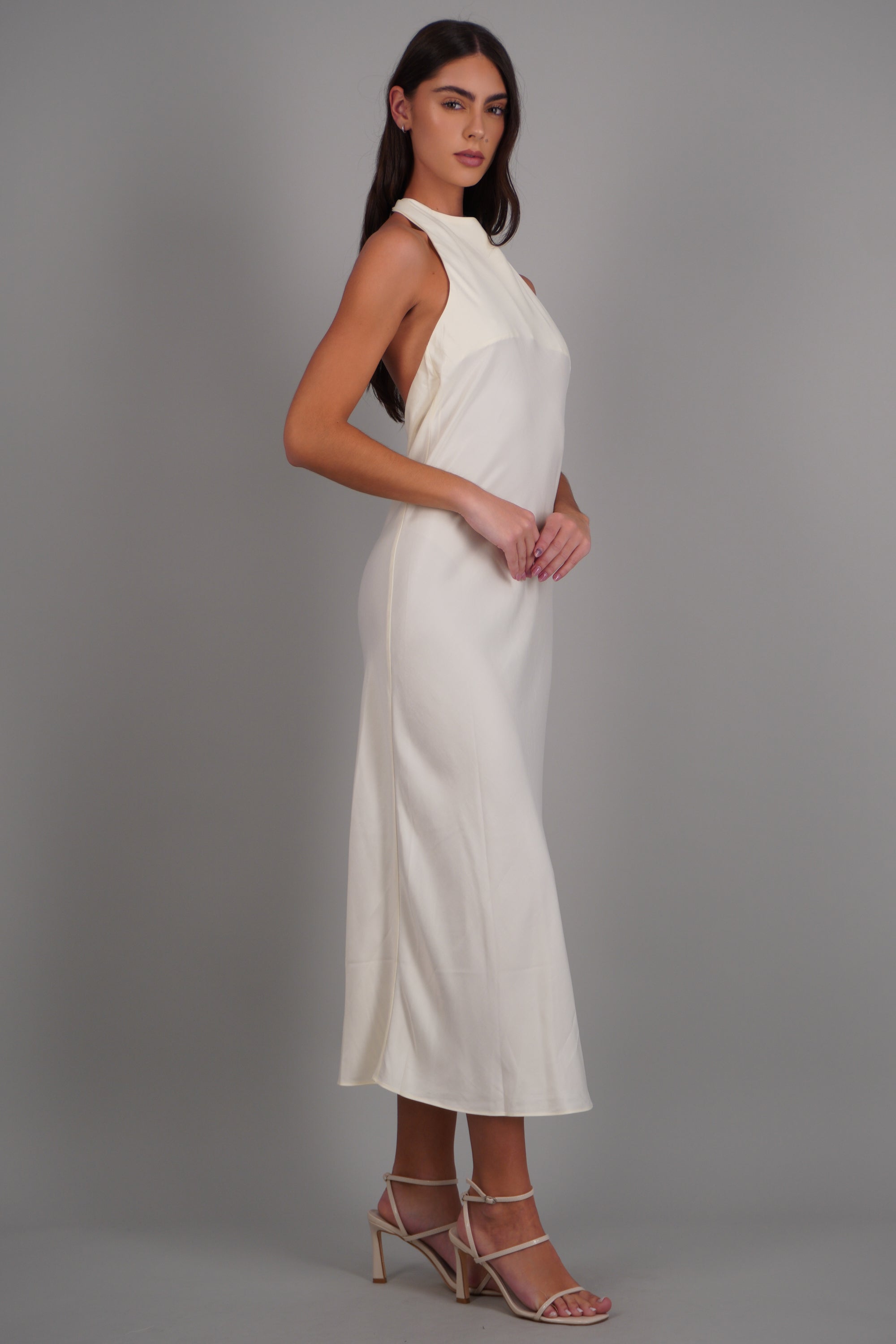 Vestido maxi halter satin fluido AMARILLO PASTEL
