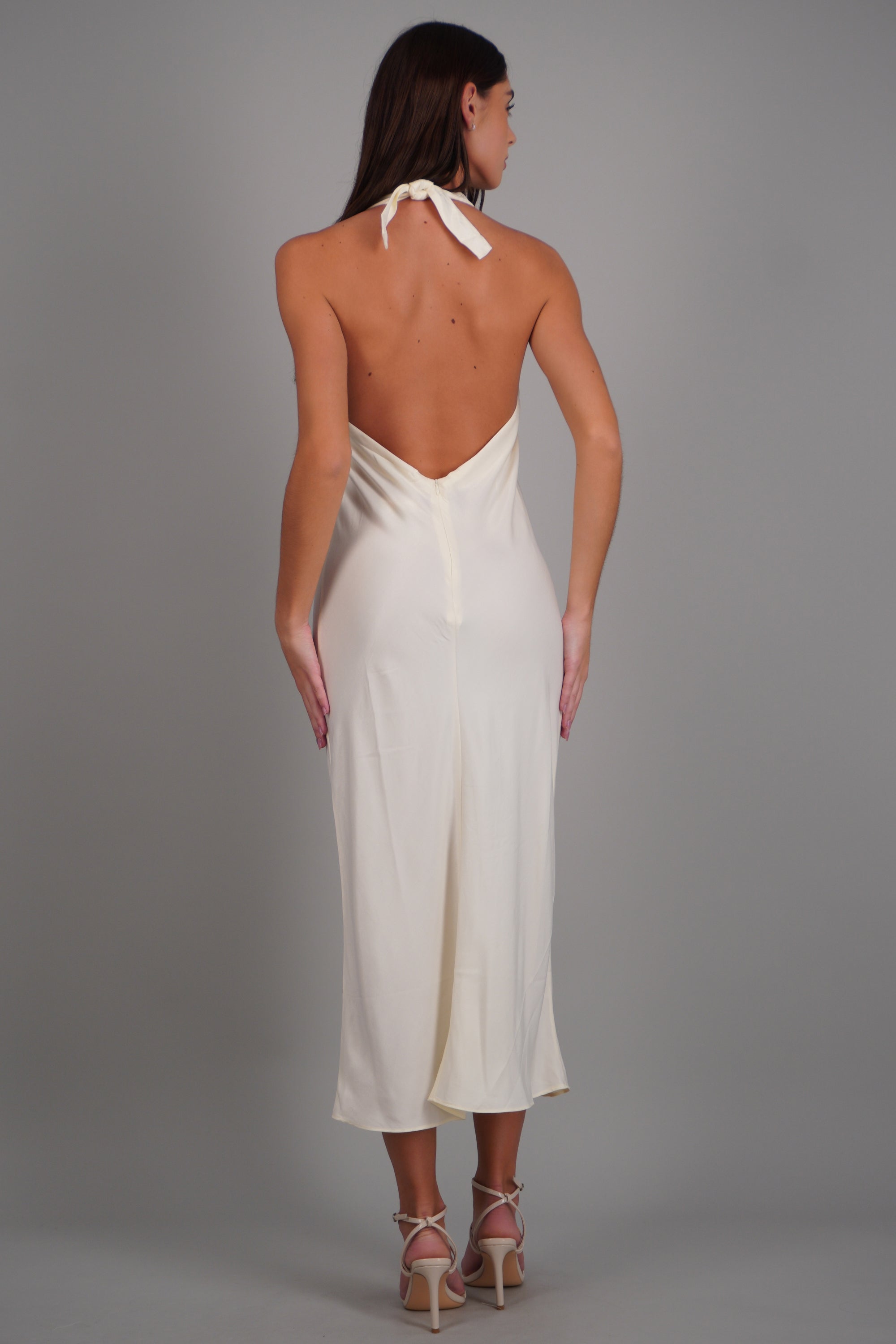 Vestido maxi halter satin fluido AMARILLO PASTEL