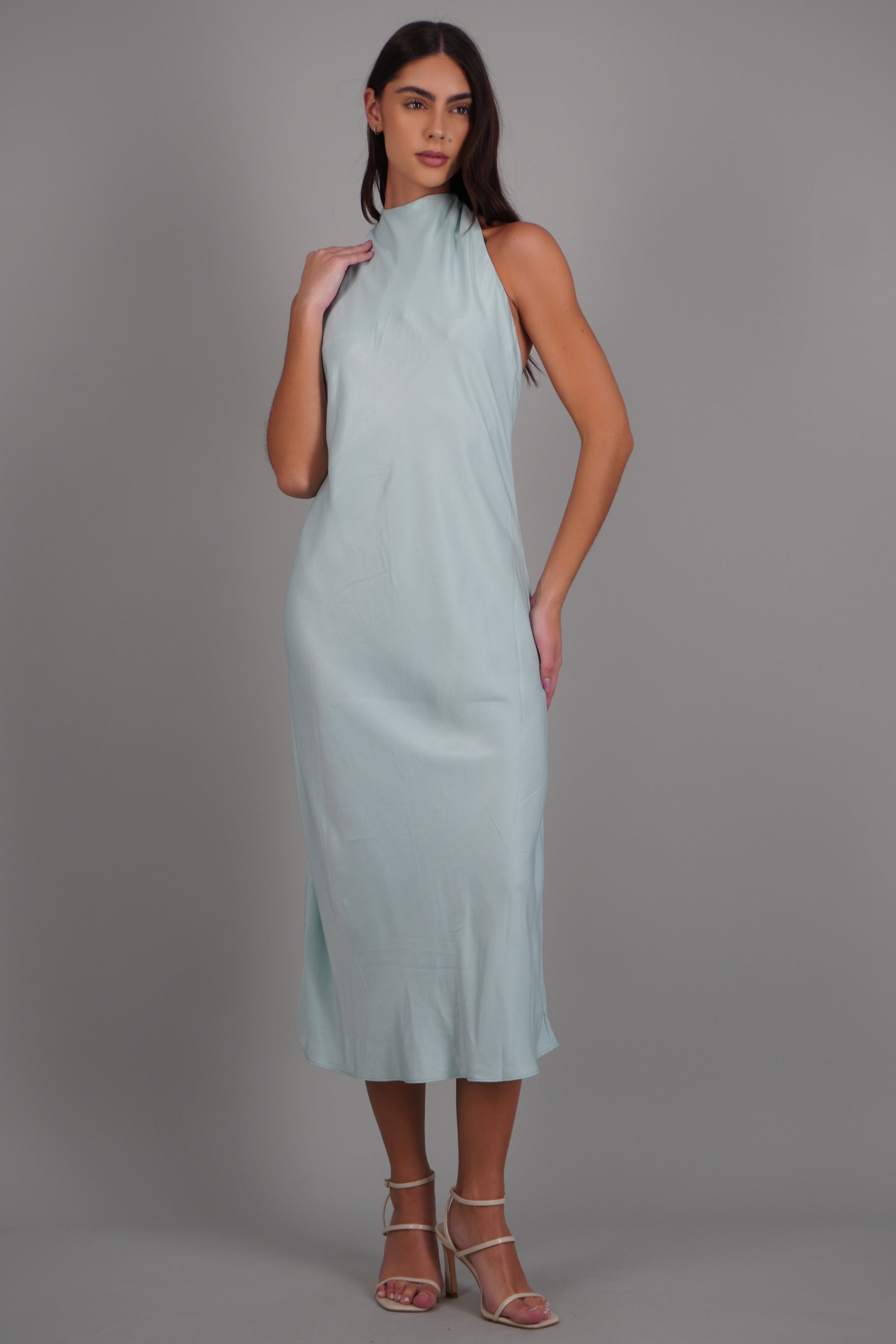 Vestido maxi halter satin fluido AZUL PASTEL