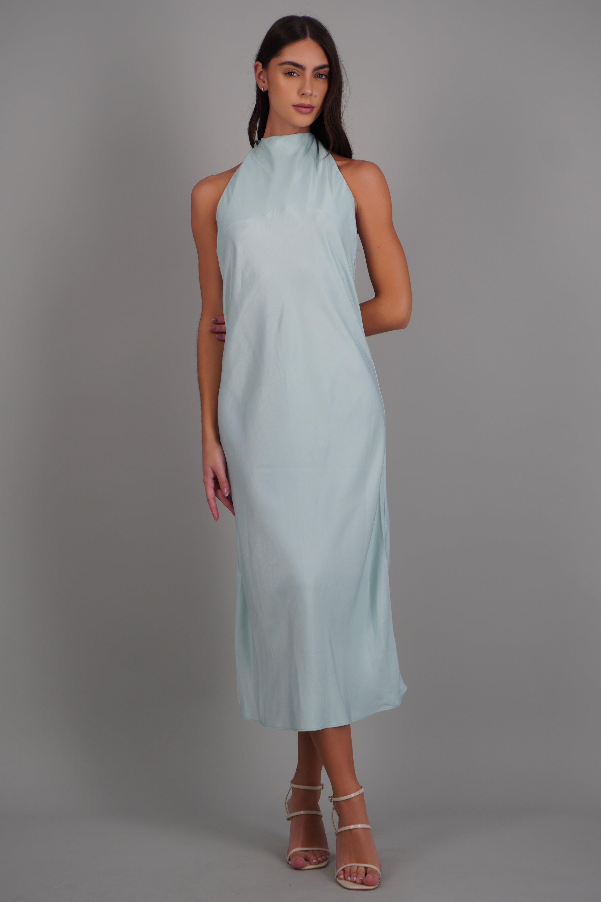 Vestido maxi halter satin fluido AZUL PASTEL